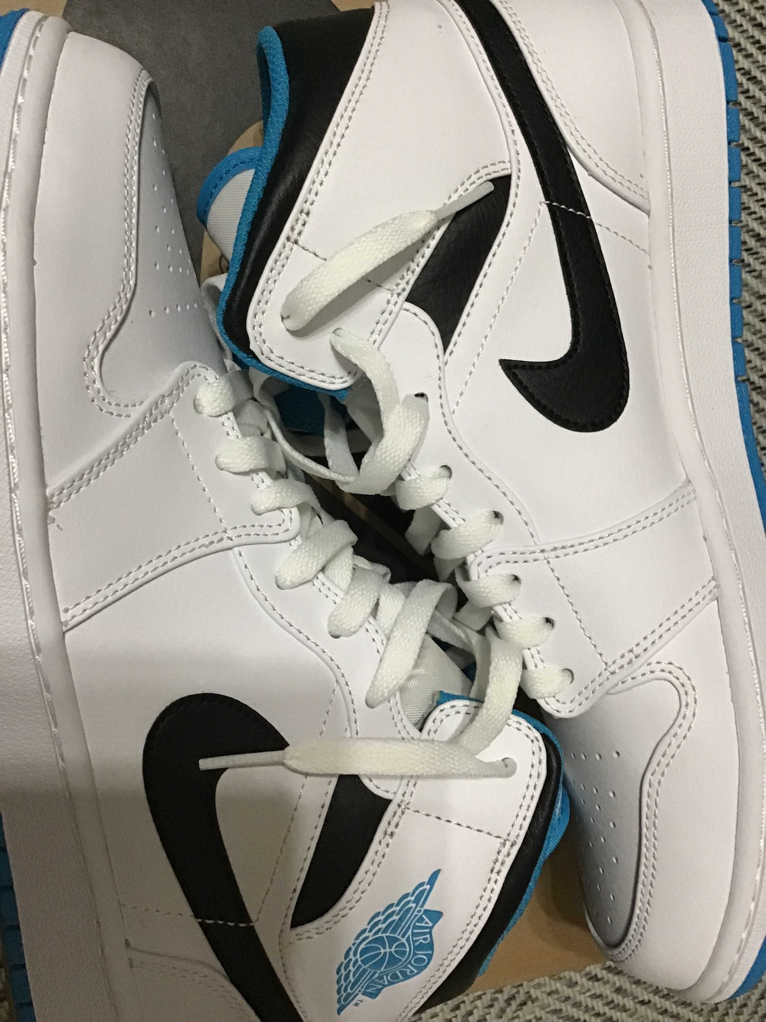 Nike Air Jordan 1 Mid "White/Laser blue"