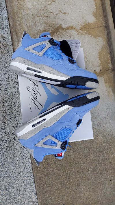 Nike Air Jordan 4 "University Blue"