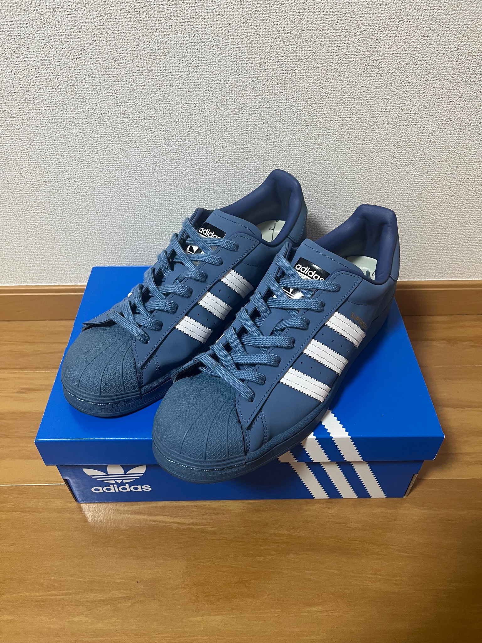 King Gnu Daiki Tsuneta × atmos × adidas Superstar "Blue"