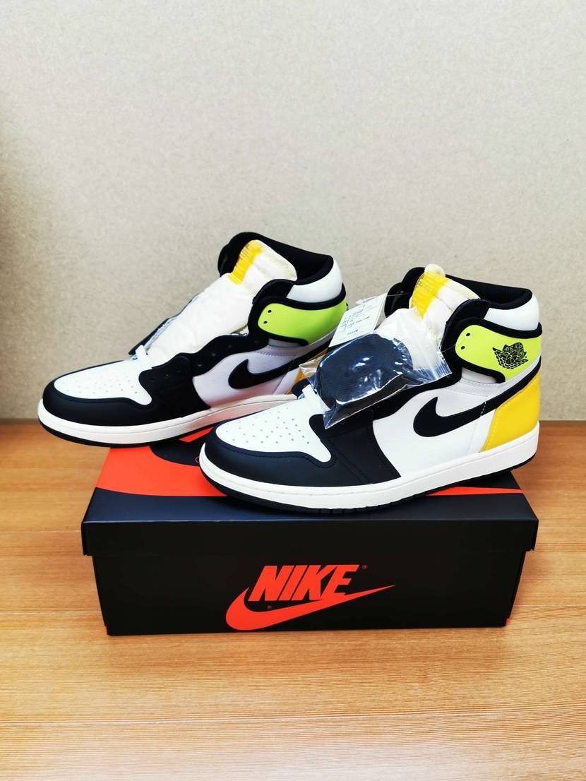 Nike Air Jordan 1 High OG "Volt Gold"