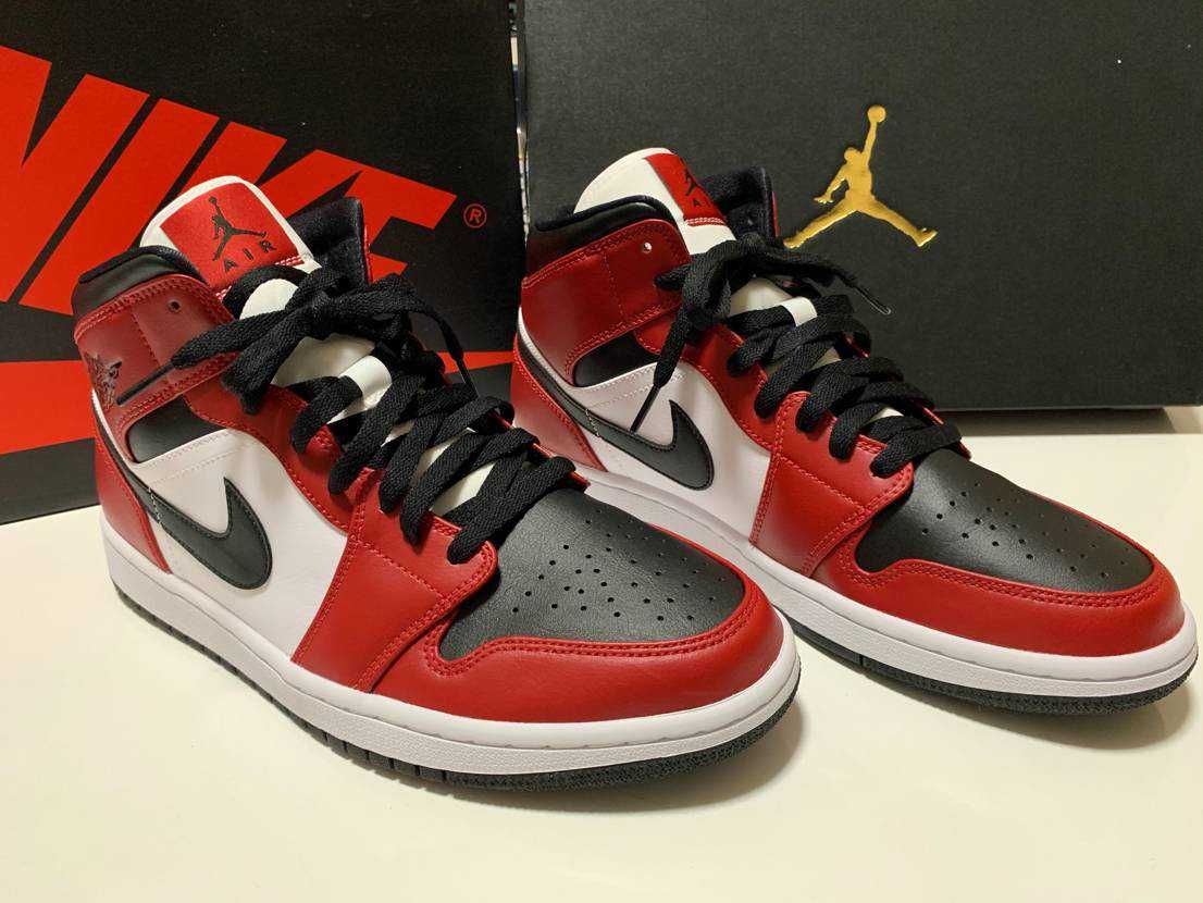Nike Air Jordan 1 Mid "Chicago Black Toe"