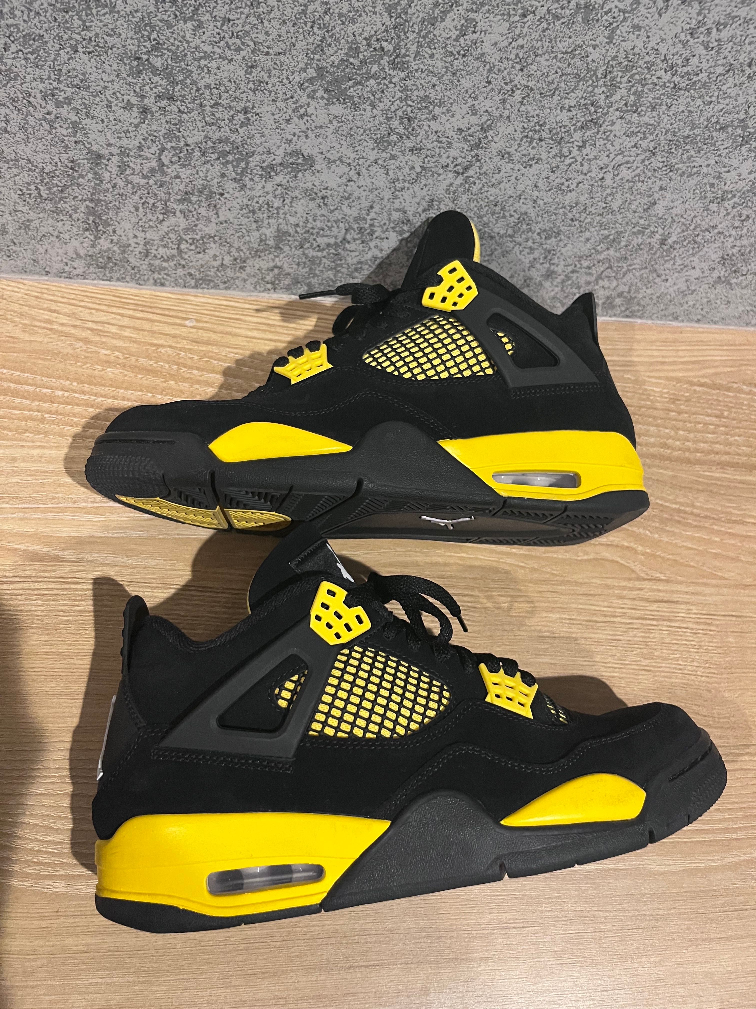 Nike Air Jordan 4 Retro "Thunder"(2023)