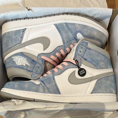 Nike Air Jordan 1 High OG "Hyper Royal"