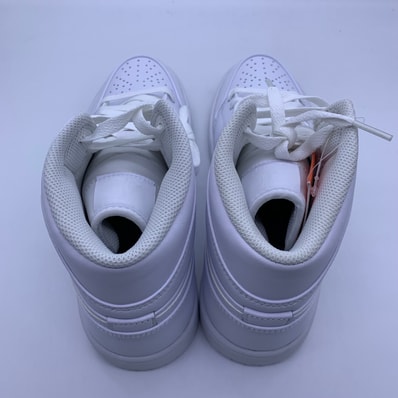 Nike Air Jordan 1 Mid "Triple White"