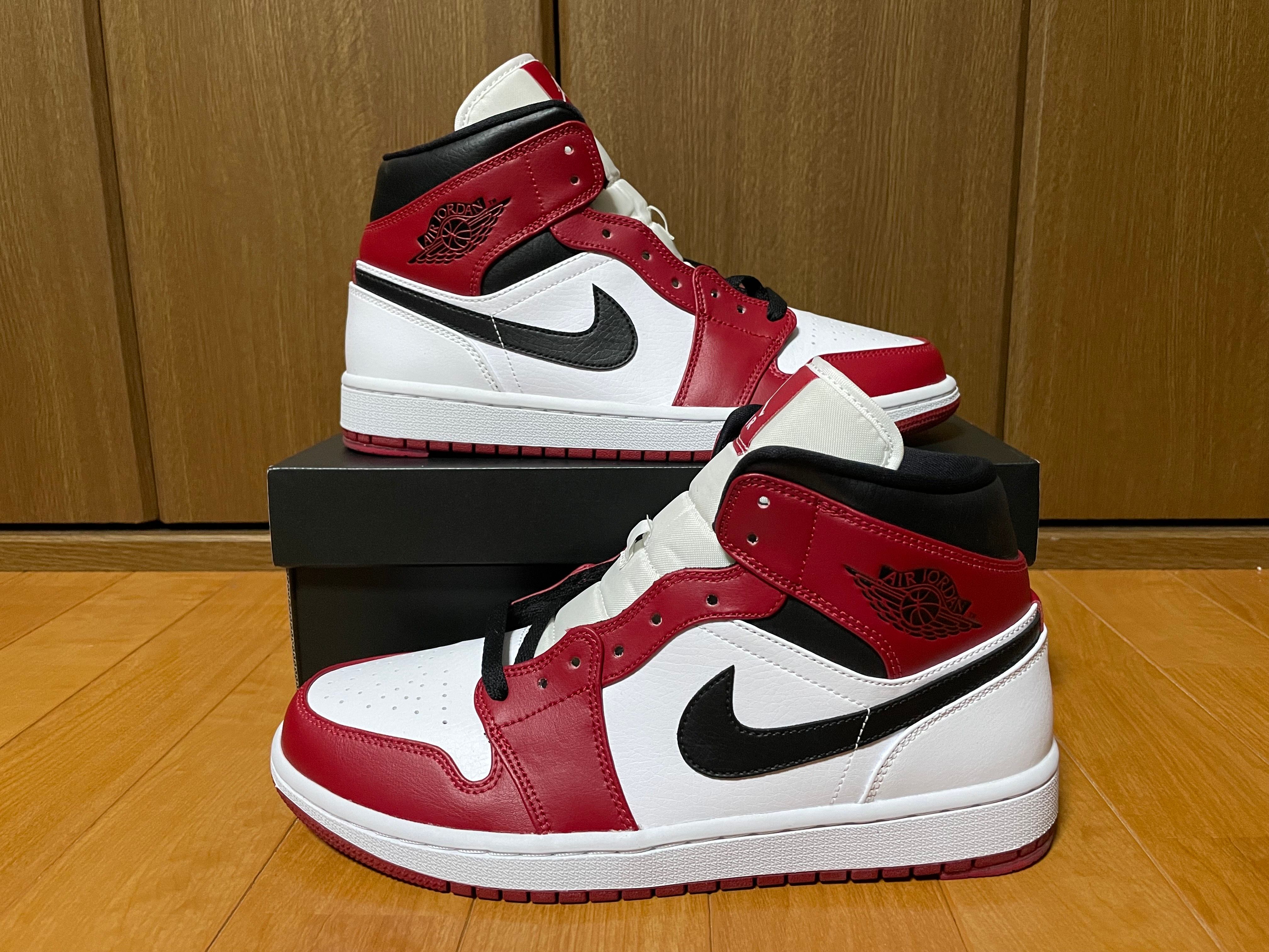 Nike Air Jordan 1 Mid "Chicago"