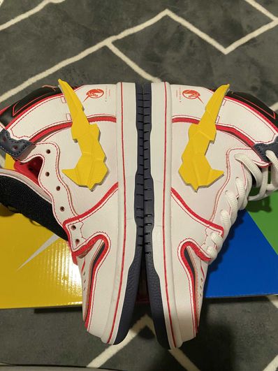 Gundam Unicorn × Nike SB Dunk High PRO QS "UNICORN"