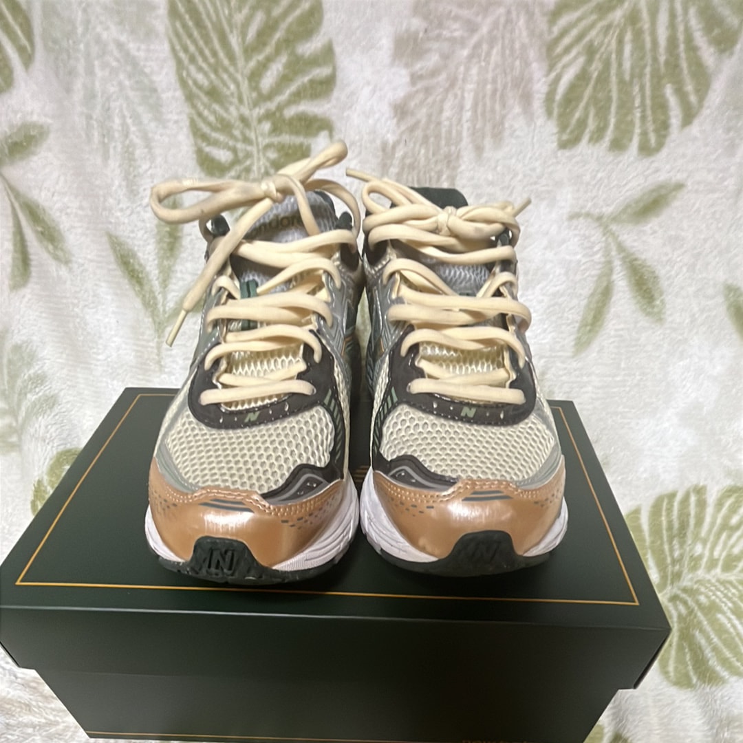 エメレオンドレ × ニューバランス 860V2 "グリーン"