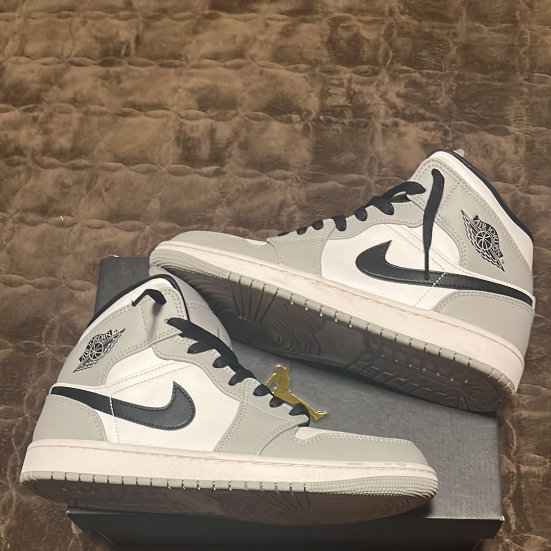 Nike Air Jordan 1 Mid "Light Smoke Grey/White/Black"