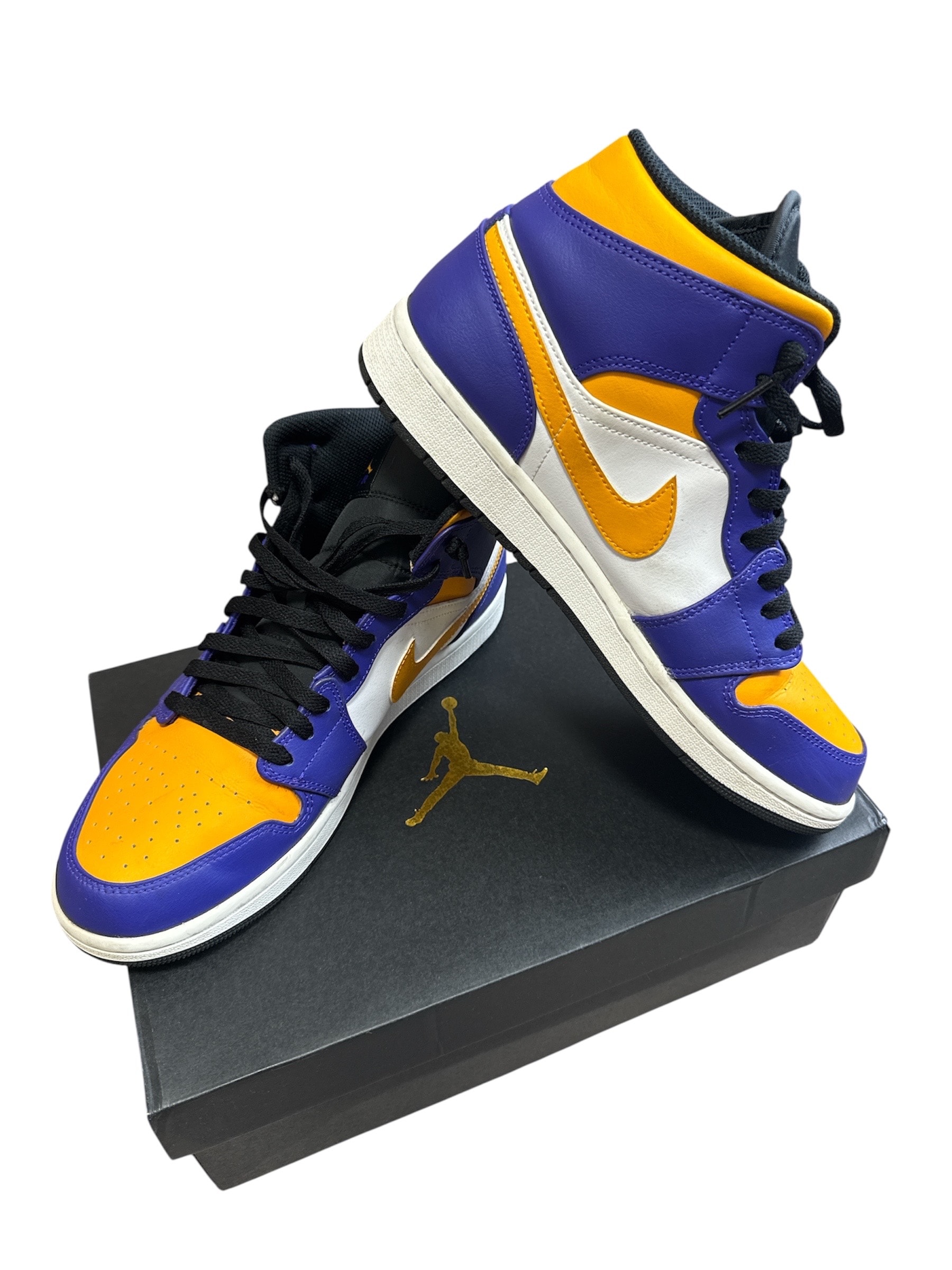 ナイキ エアジョーダン1 ミッド 