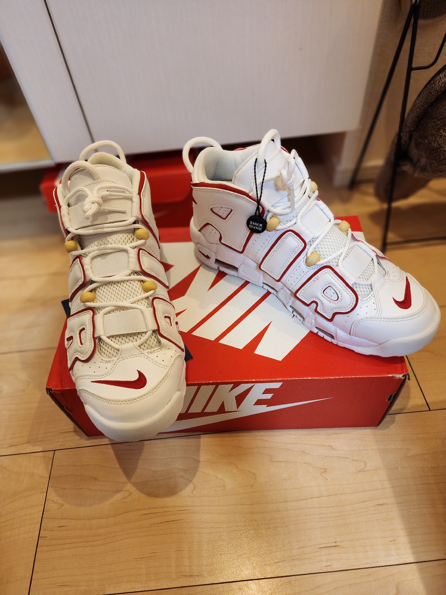NIKE AIR MORE UPTEMPO "WHITE/VARSITY RED" (2021)