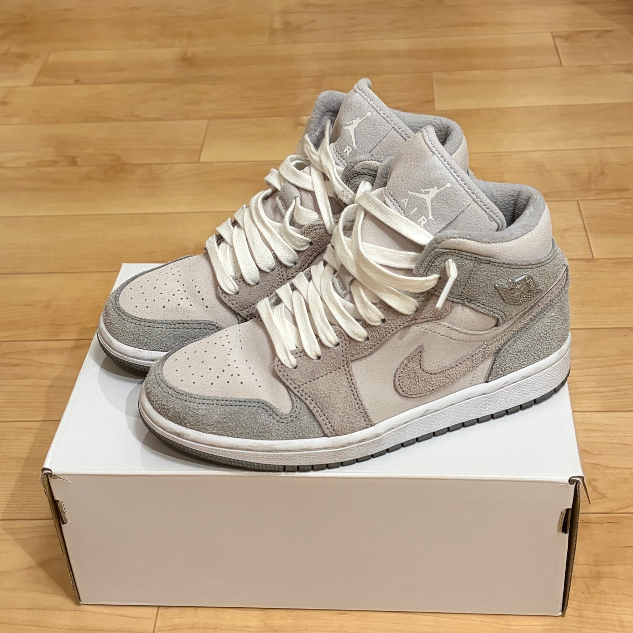 Nike Women's Air Jordan 1 Mid SE "Particle Grey"