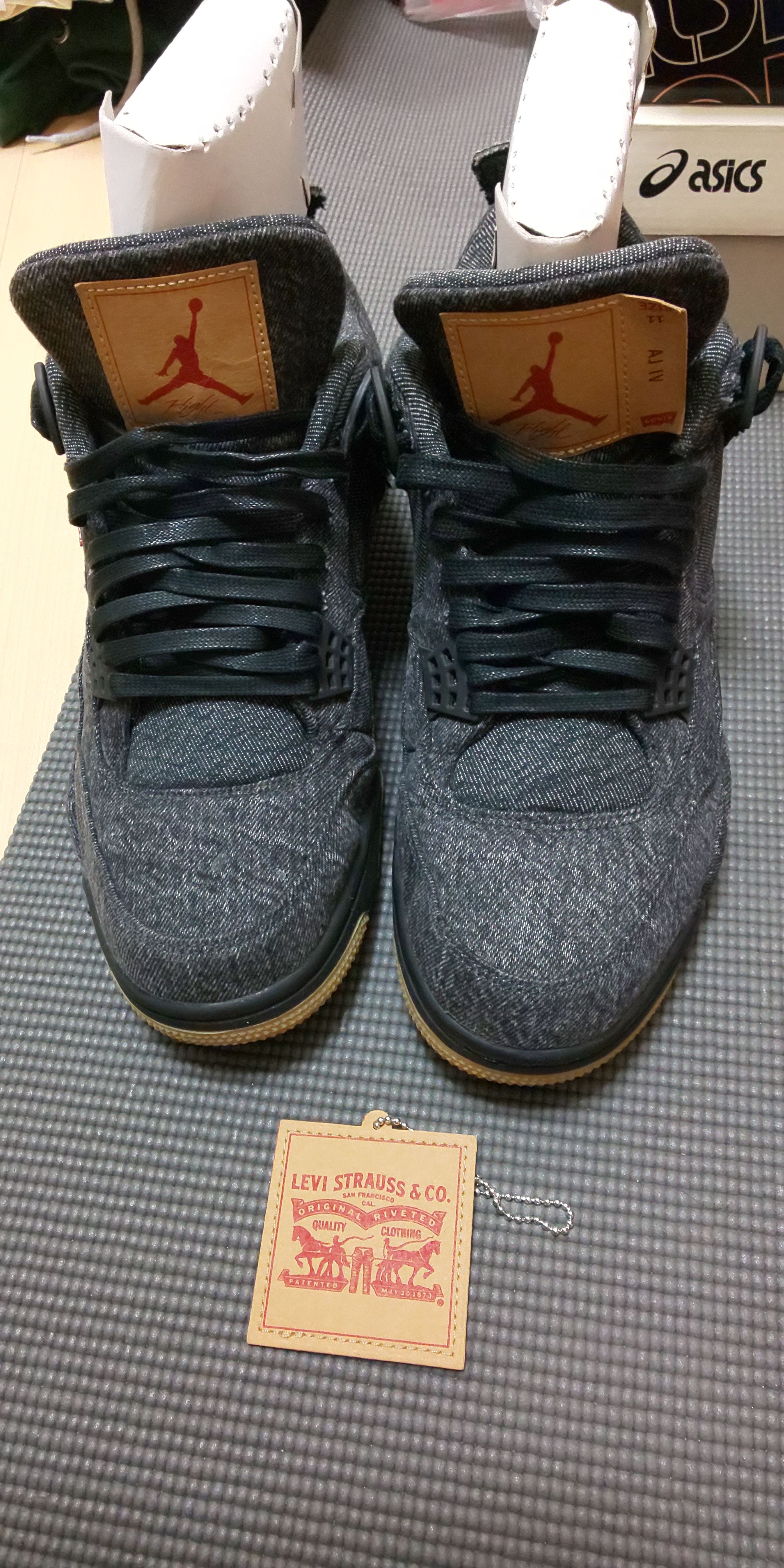 Nike × Levi's Air Jordan 4 "Black Denim" (Tag: LEVIS®)
