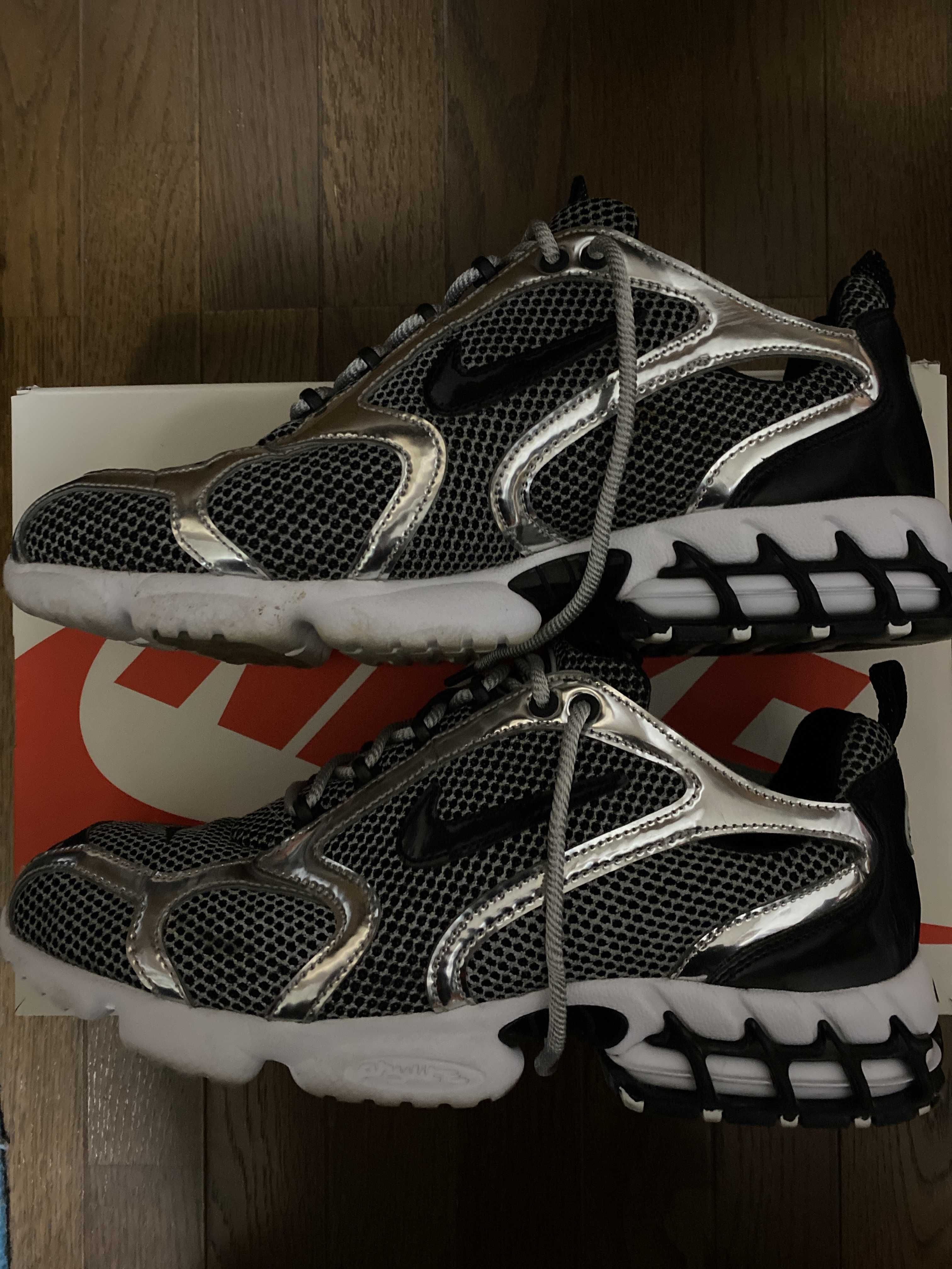 STUSSY × NIKE AIR ZOOM SPIRIDON CAGED "PURE PLATINUM/BLACK-WHITE"