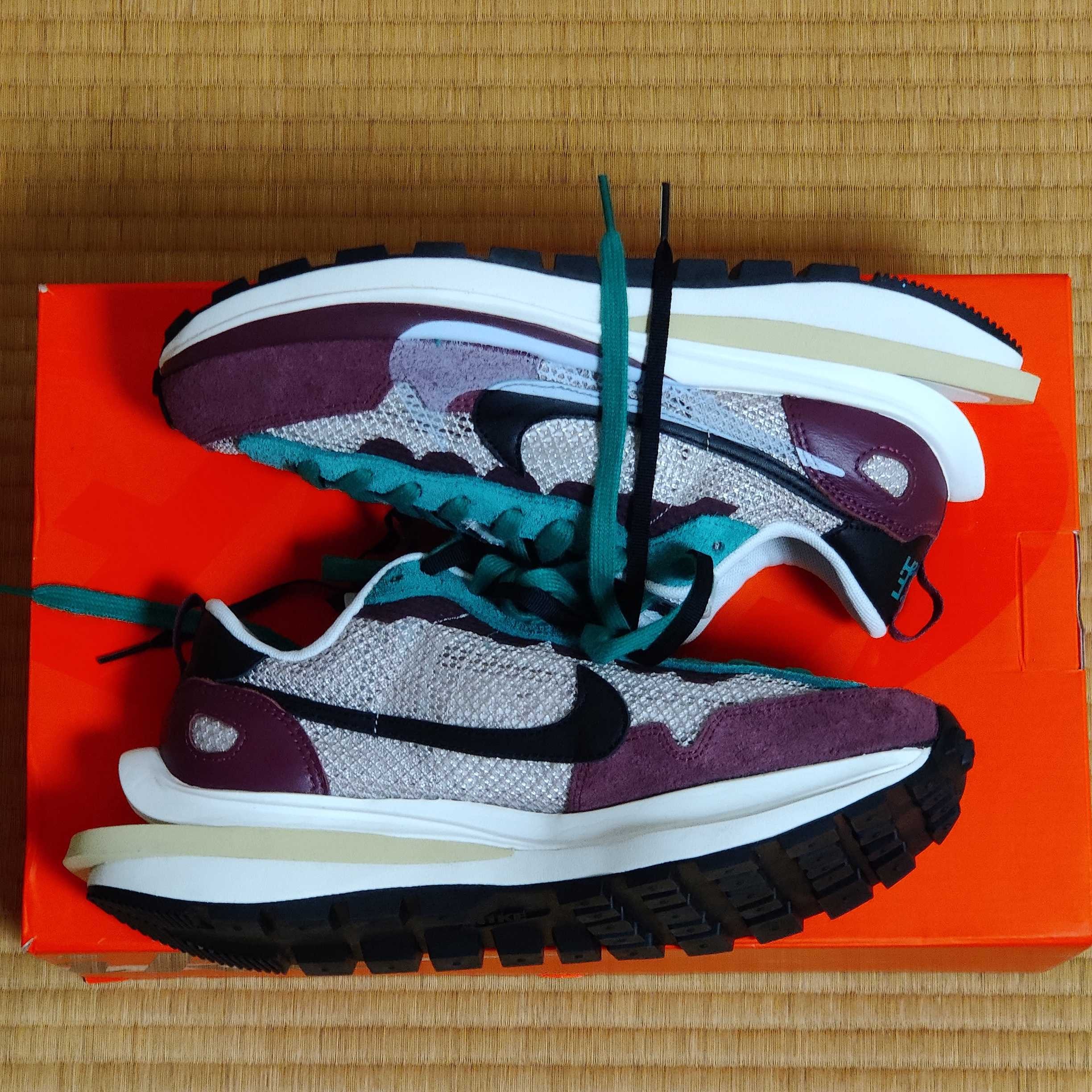 sacai × Nike Vapor Waffle "String/Red/Green"