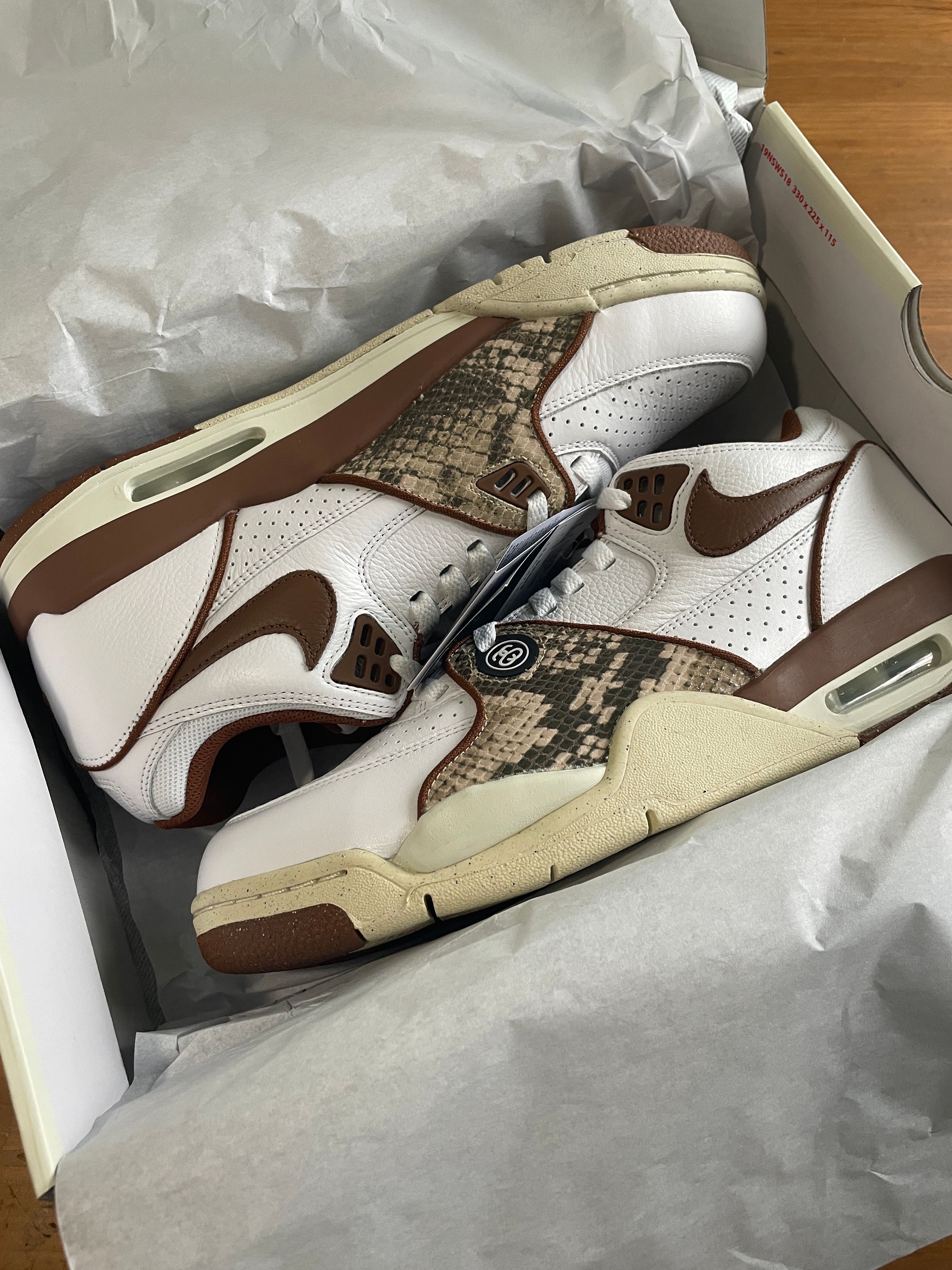 ステューシー × ナイキ エアフライト89 ロー SP "ホワイト アンド ピーカン"