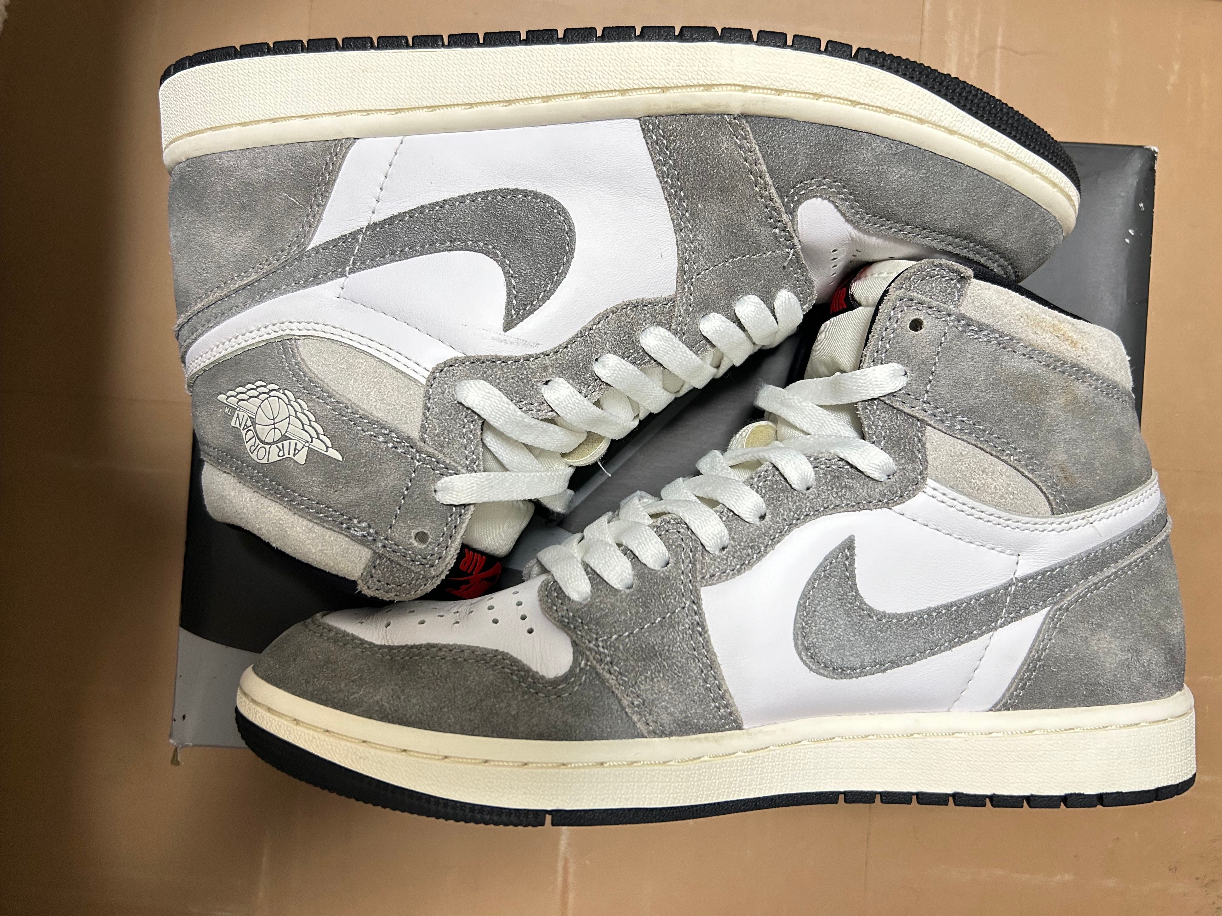 Nike Air Jordan 1 Retro High OG "Black and Smoke Grey"