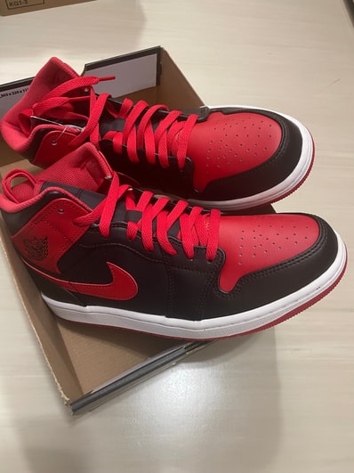 Nike Air Jordan 1 Mid "Bred Toe"