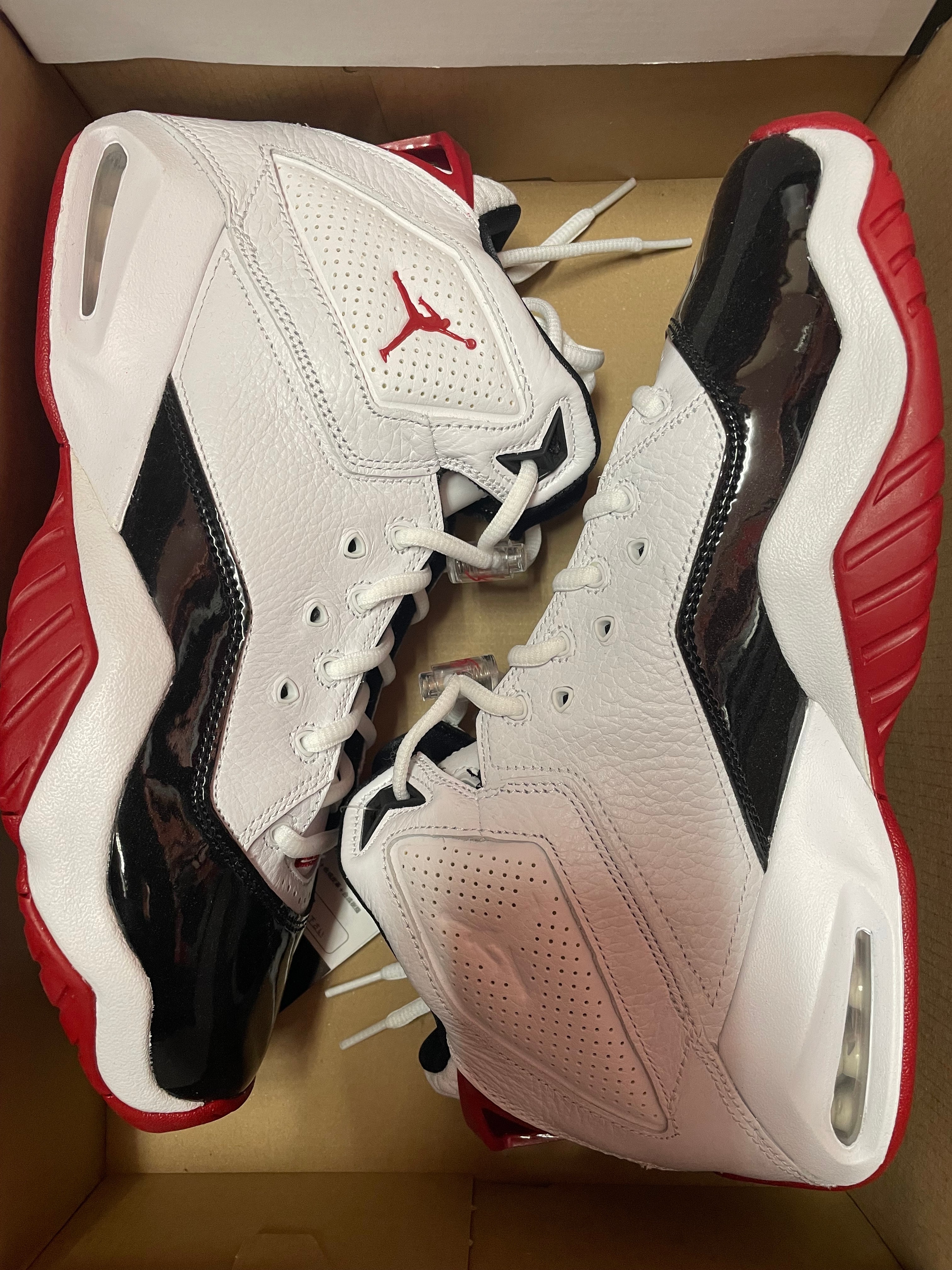 ナイキ ジョーダン B' ロイヤル "ホワイト/ブラック/バーシティレッド"