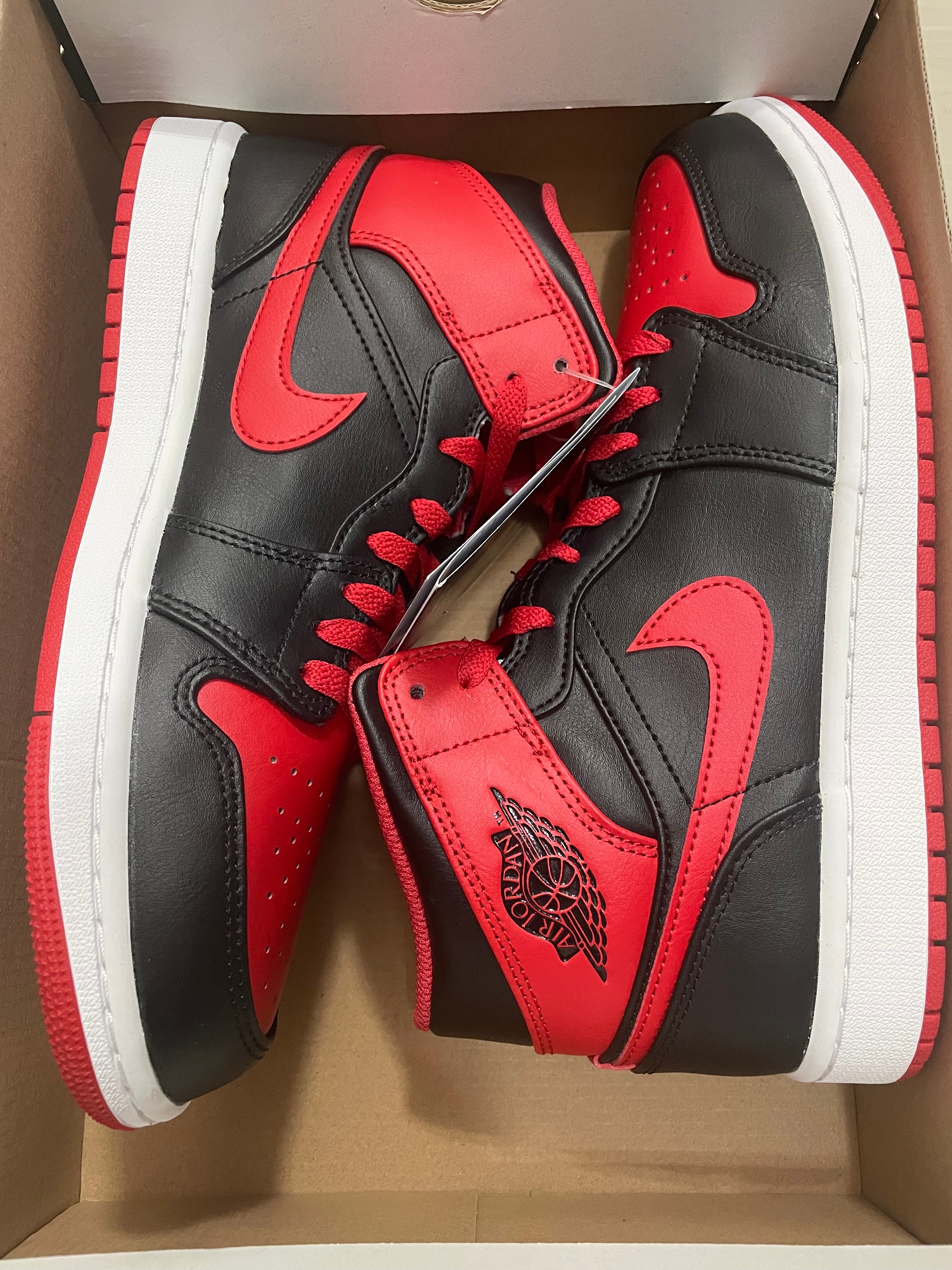 Nike Air Jordan 1 Mid "Bred Toe"