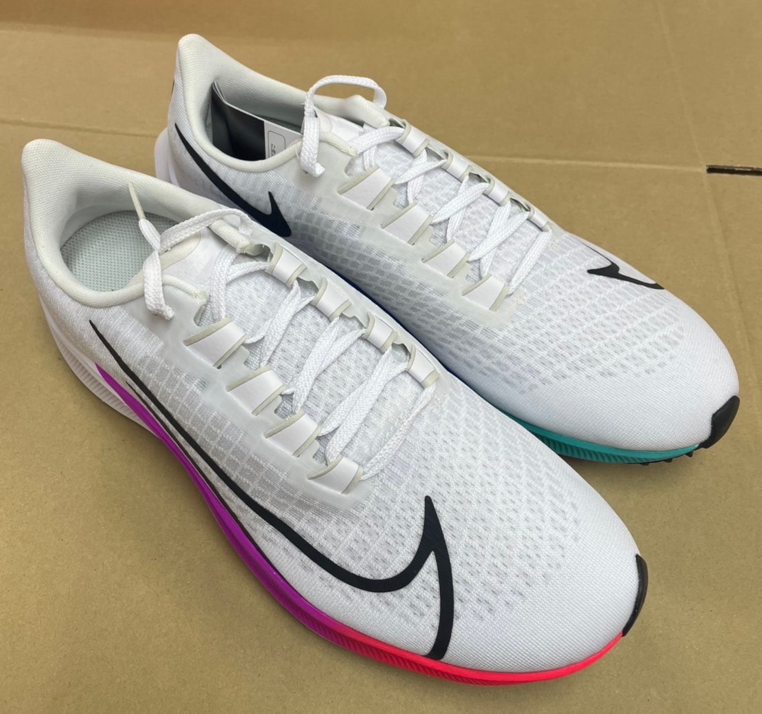 ナイキ エアズームペガサス37 "ホワイト/ブラック/ハイパーバイオレット"