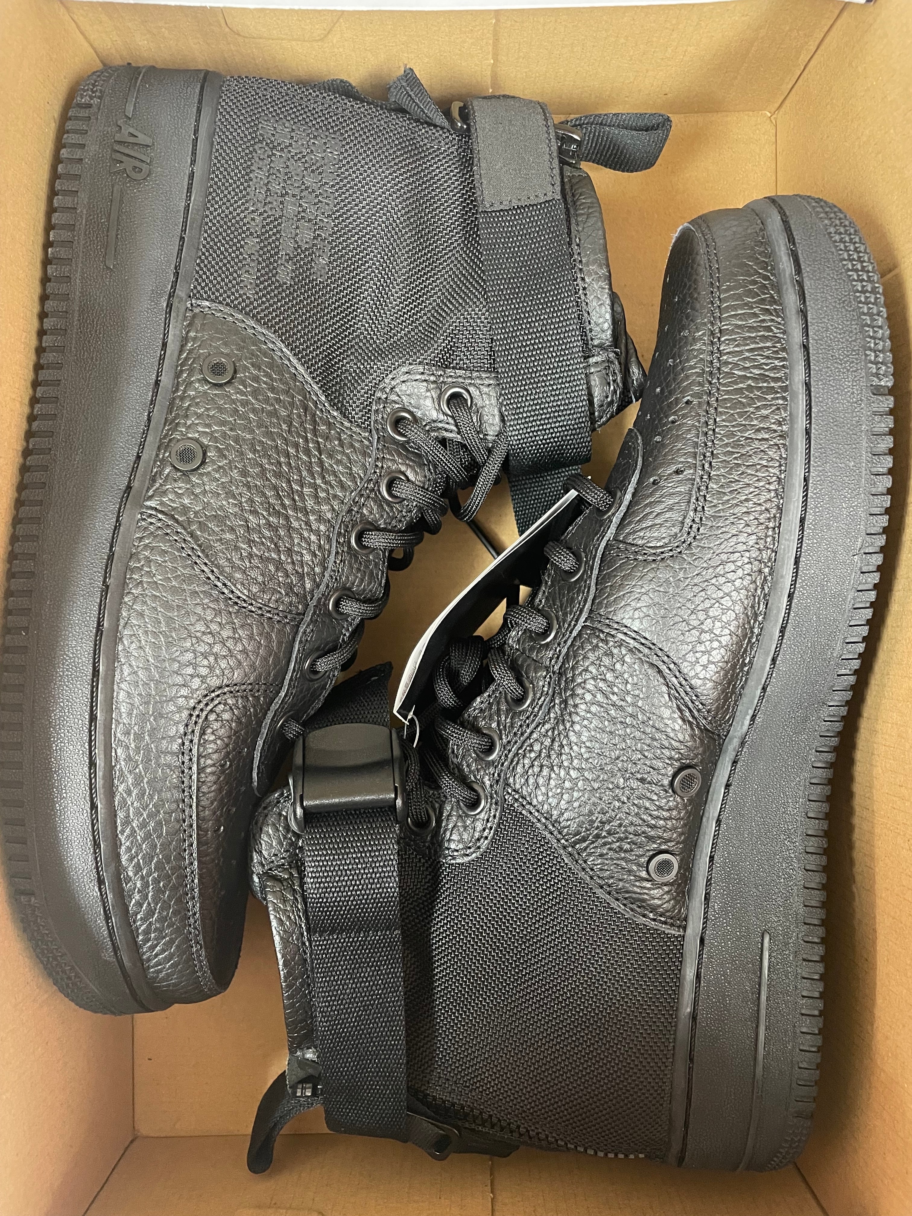 Nike SF Air Force 1 Mid "Triple Black"