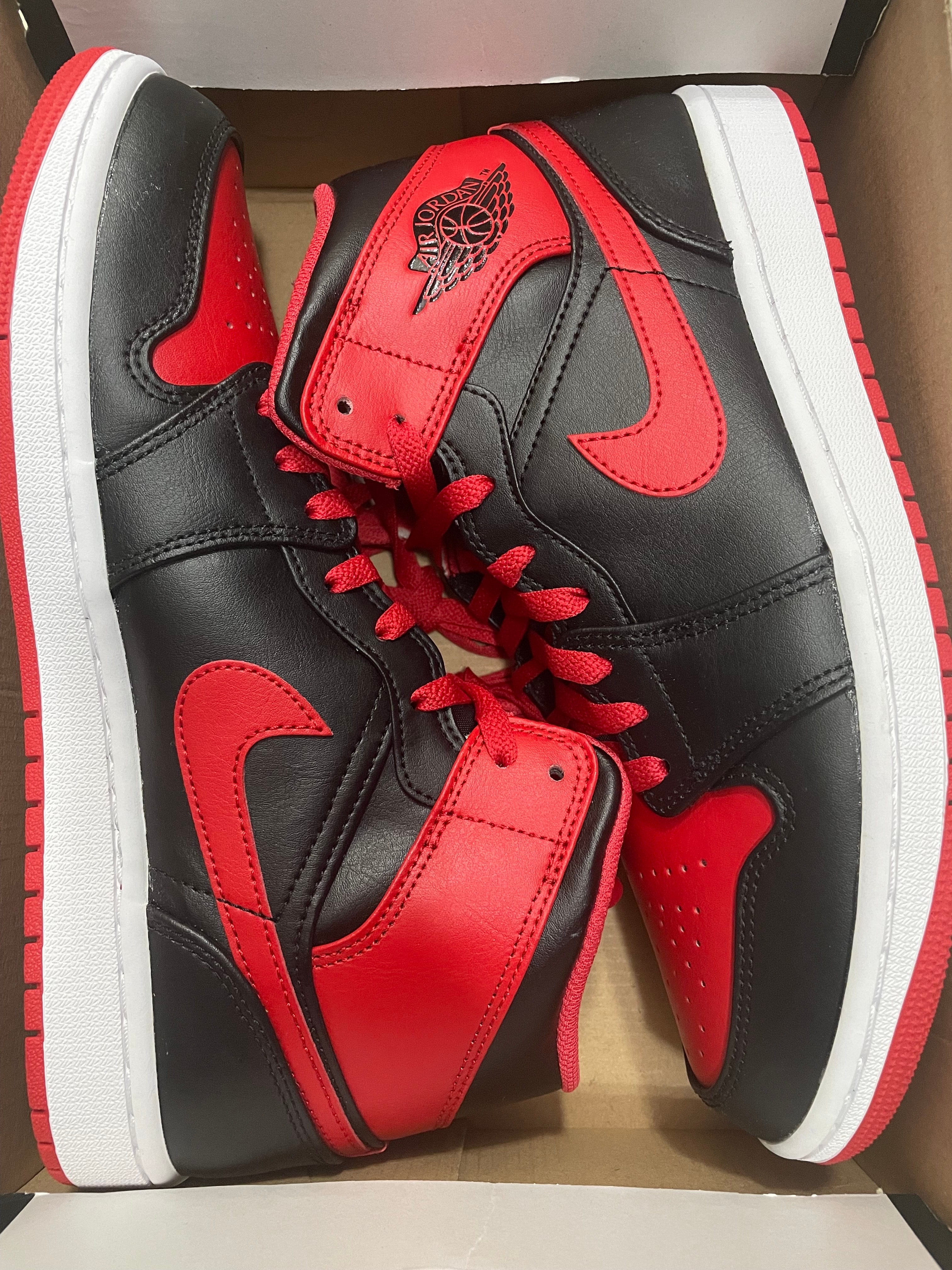 Nike Air Jordan 1 Mid "Bred Toe"