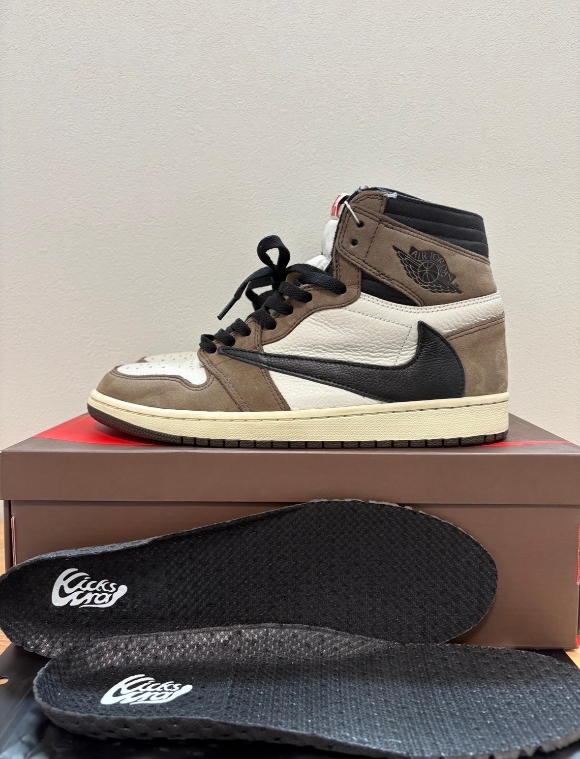 Travis Scott × Nike Air Jordan 1 Retro High OG TS SP "Sail/Dark Mocha"
