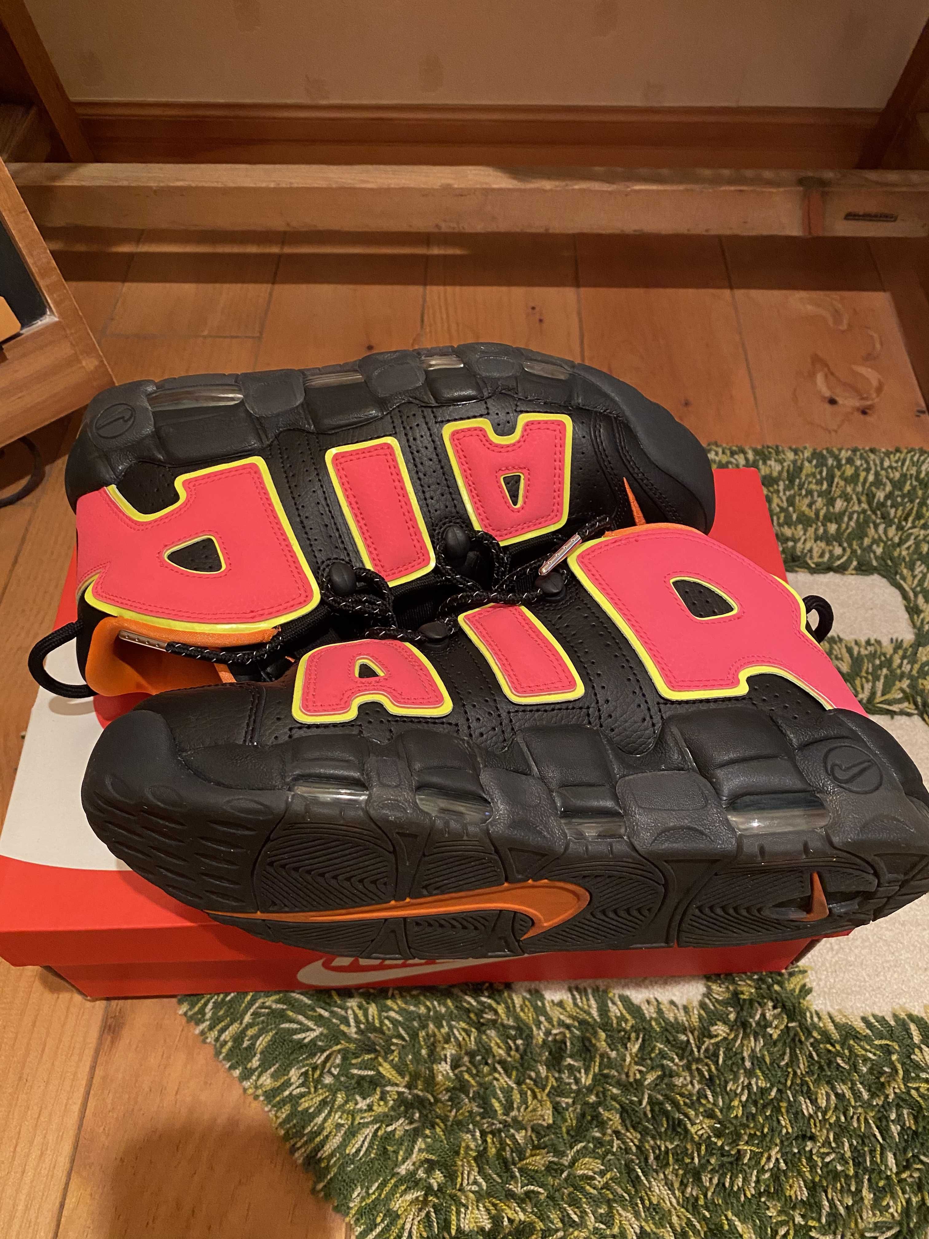 NIKE Women's AIR MORE UPTEMPO "HOT PUNCH"