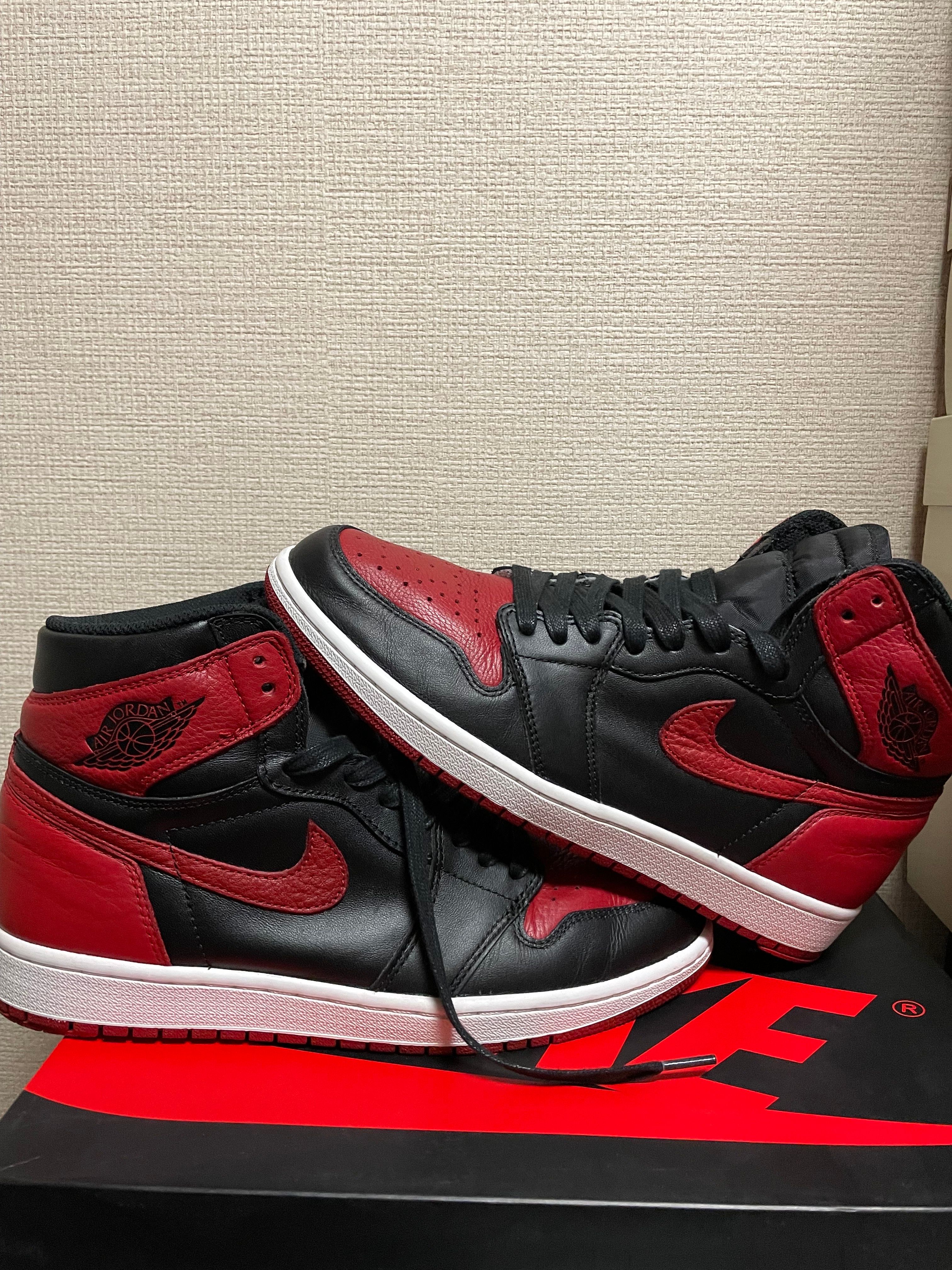 Nike Air Jordan 1 Retro High OG "Bred/Banned" (2016)