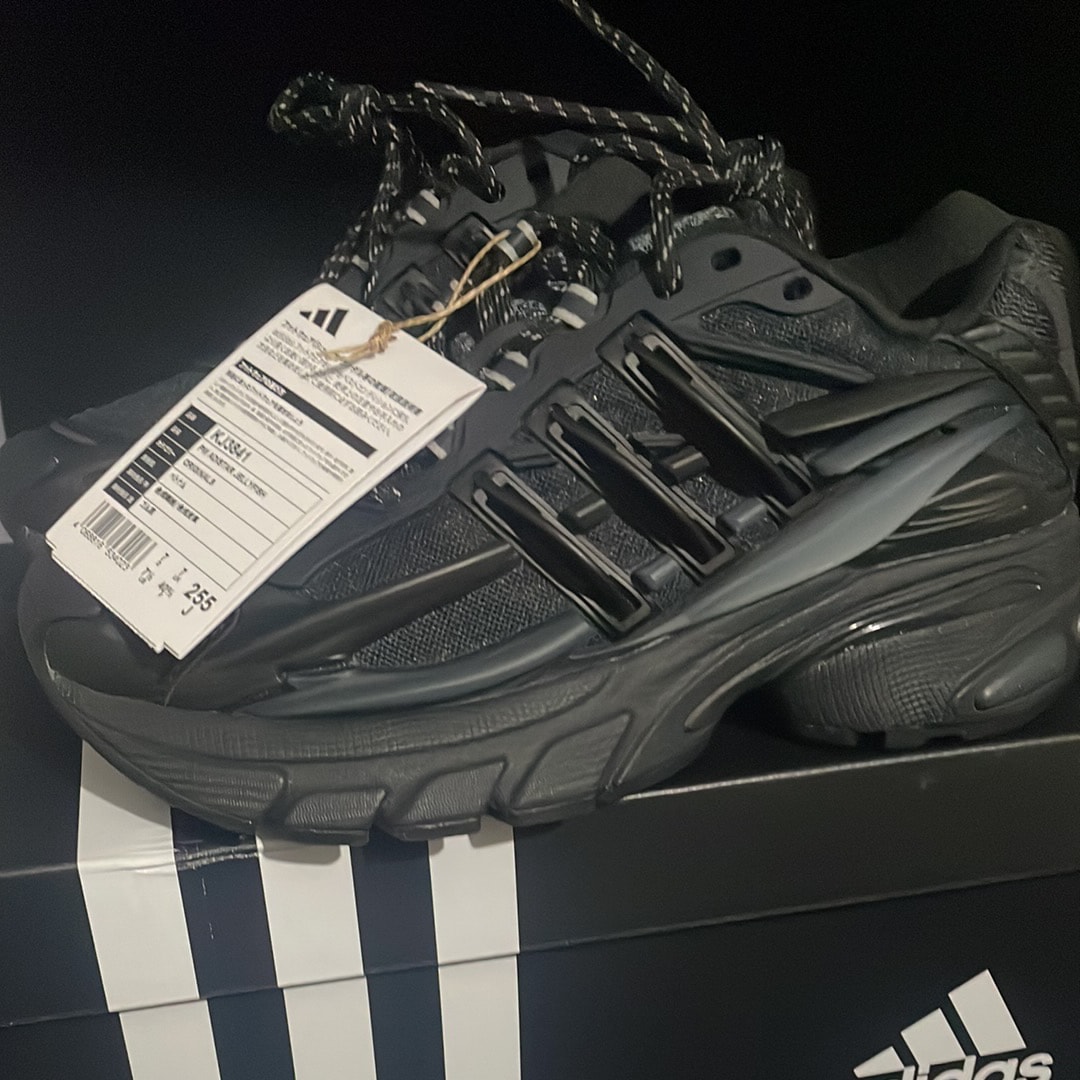 ファレル・ウィリアムス × アディダス ジェリーフィッシュ "カーボン/コアブラック"