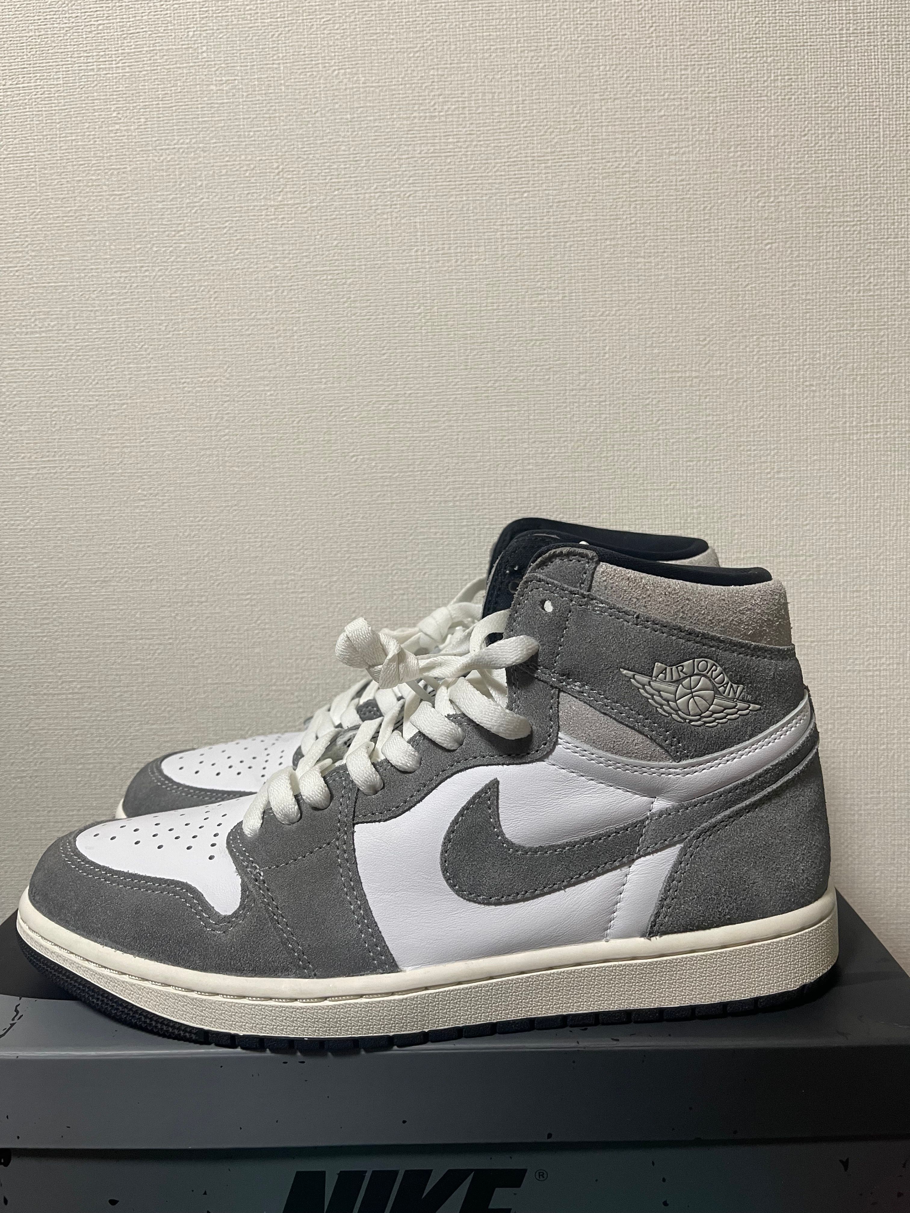 Nike Air Jordan 1 Retro High OG "Black and Smoke Grey"