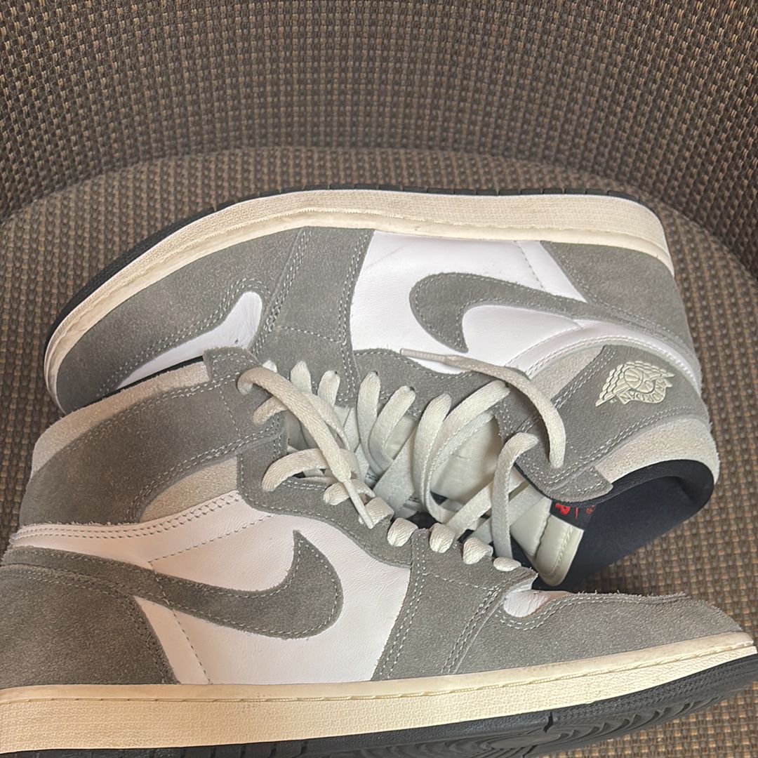 Nike Air Jordan 1 Retro High OG "Black and Smoke Grey"