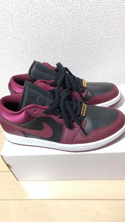 NIKE WMNS AIR JORDAN 1 LOW