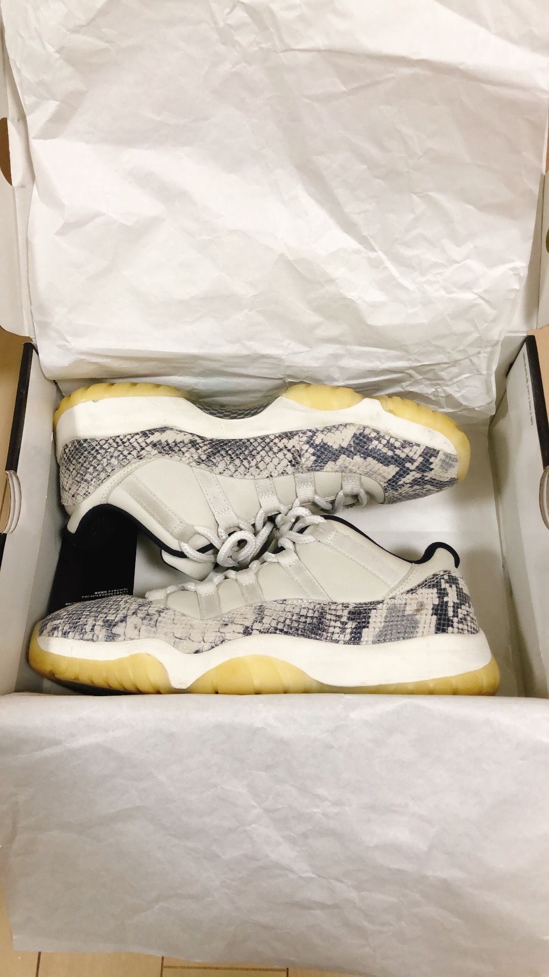 Nike Air Jordan 11 Low Snakeskin "Light Bone/University Red/Sail/Black"
