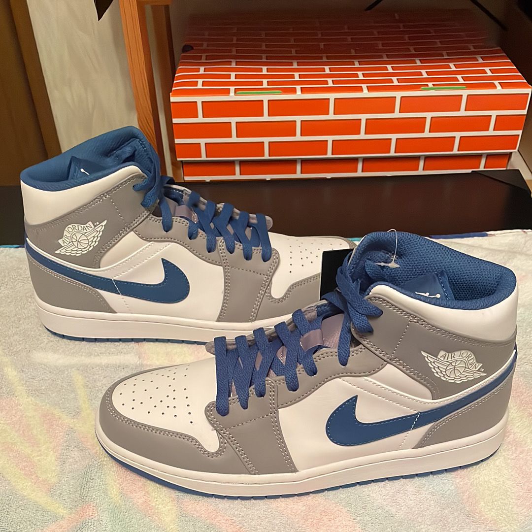 Nike Air Jordan 1 Mid "True Blue"