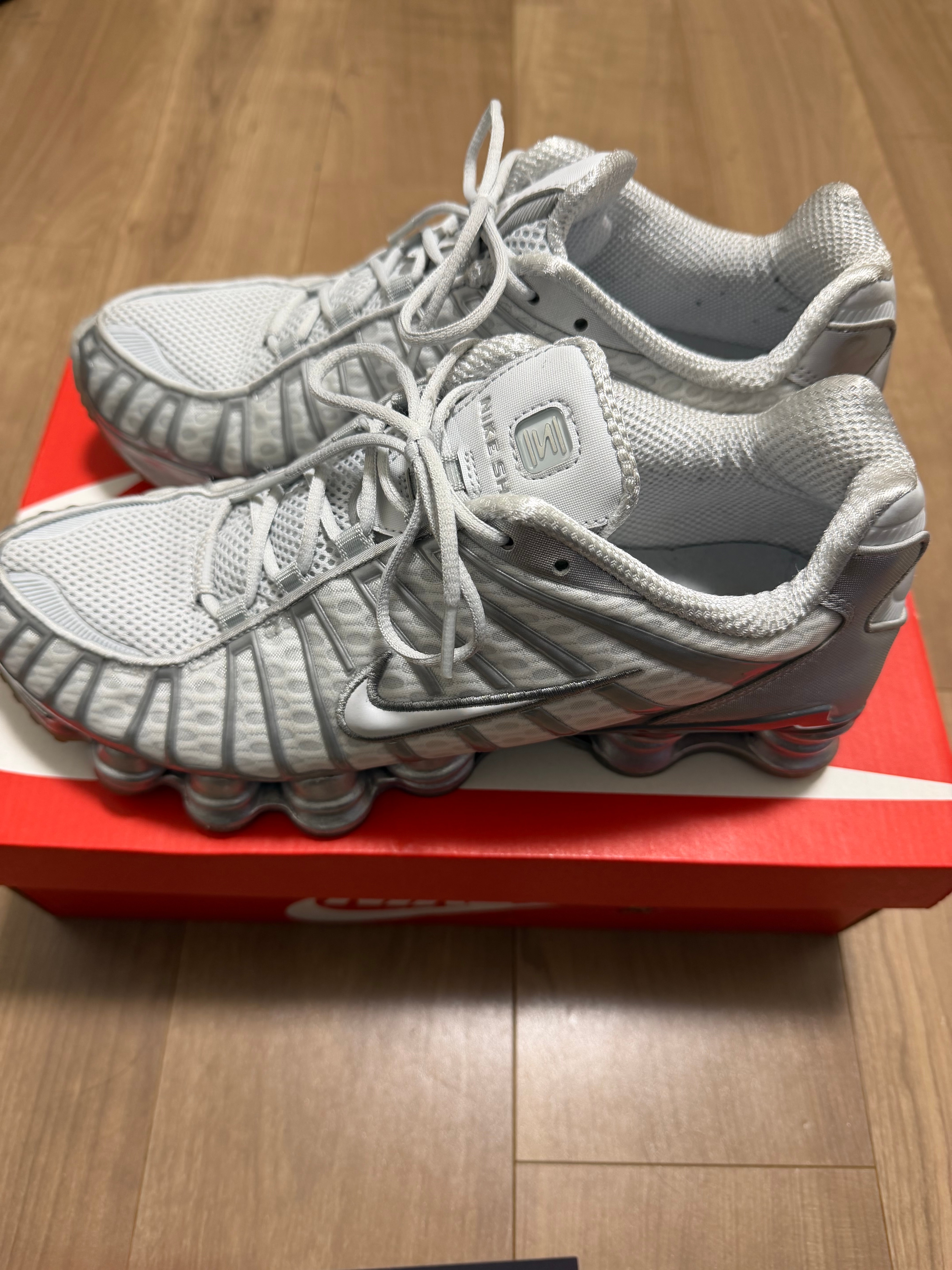 ナイキ ウィメンズ ショックス TL "ピュアプラチナム アンド メタリックシルバー"