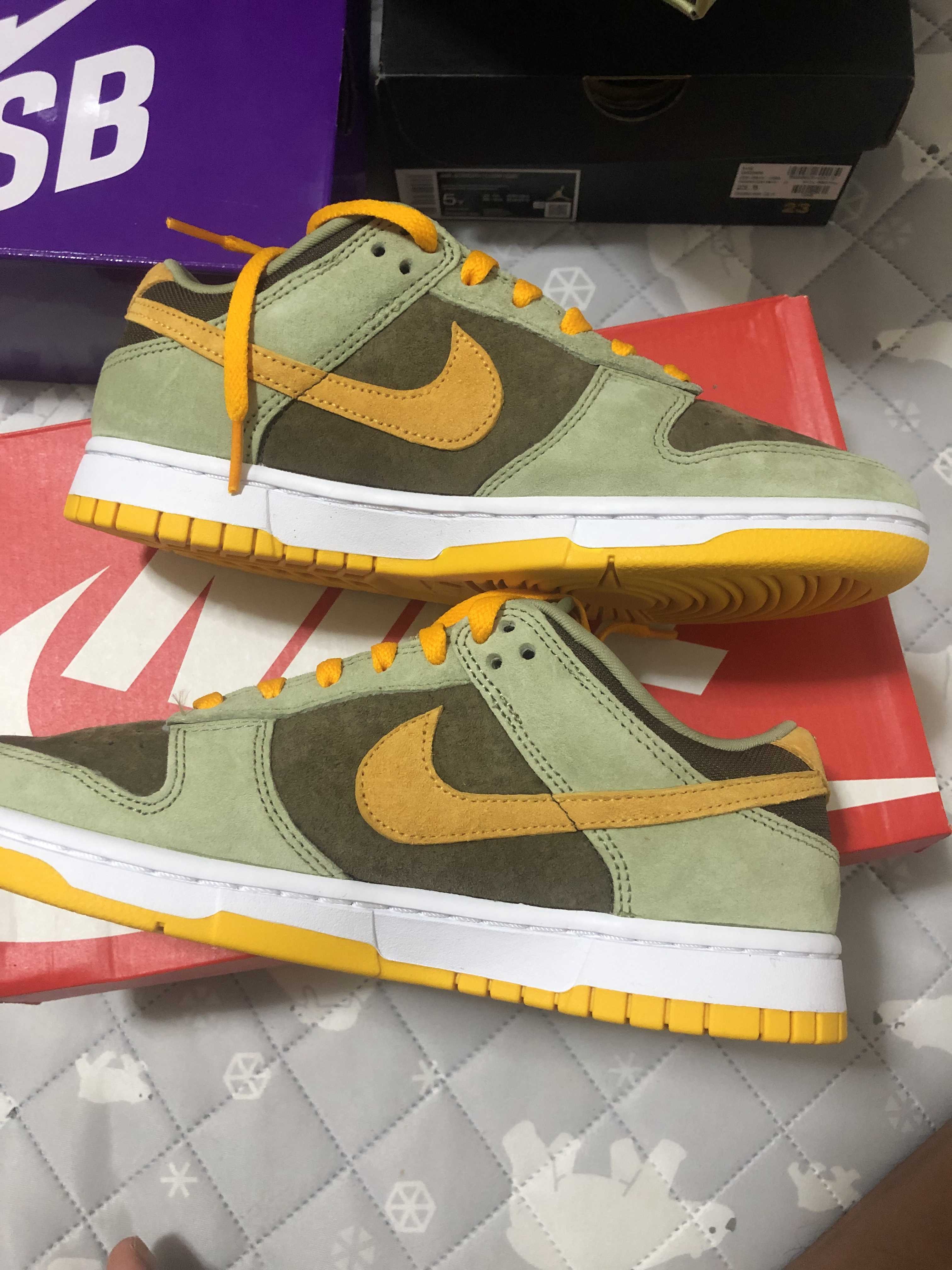Nike Dunk Low SE "Dusty Olive"