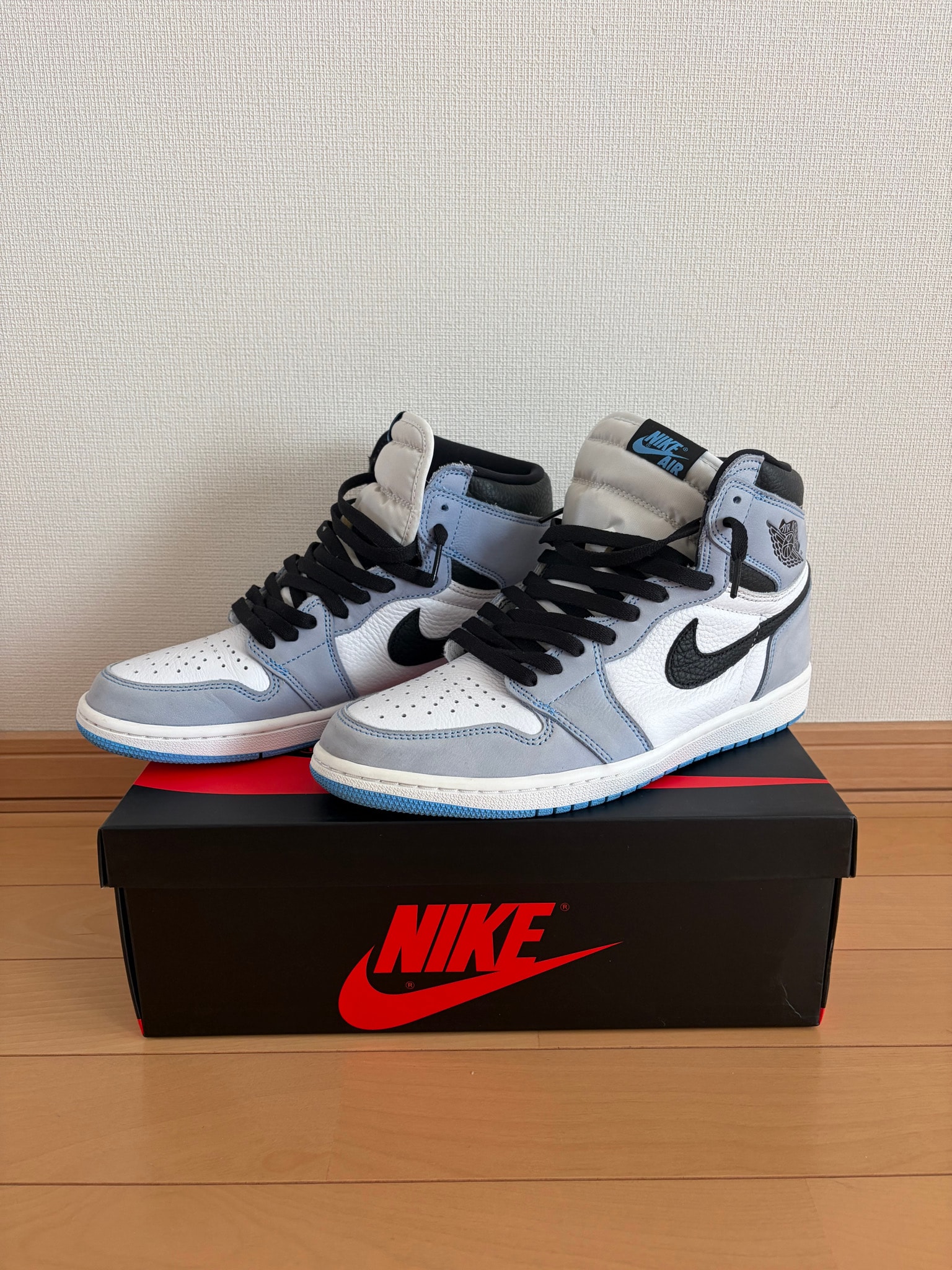 Nike Air Jordan 1 High OG "University Blue"
