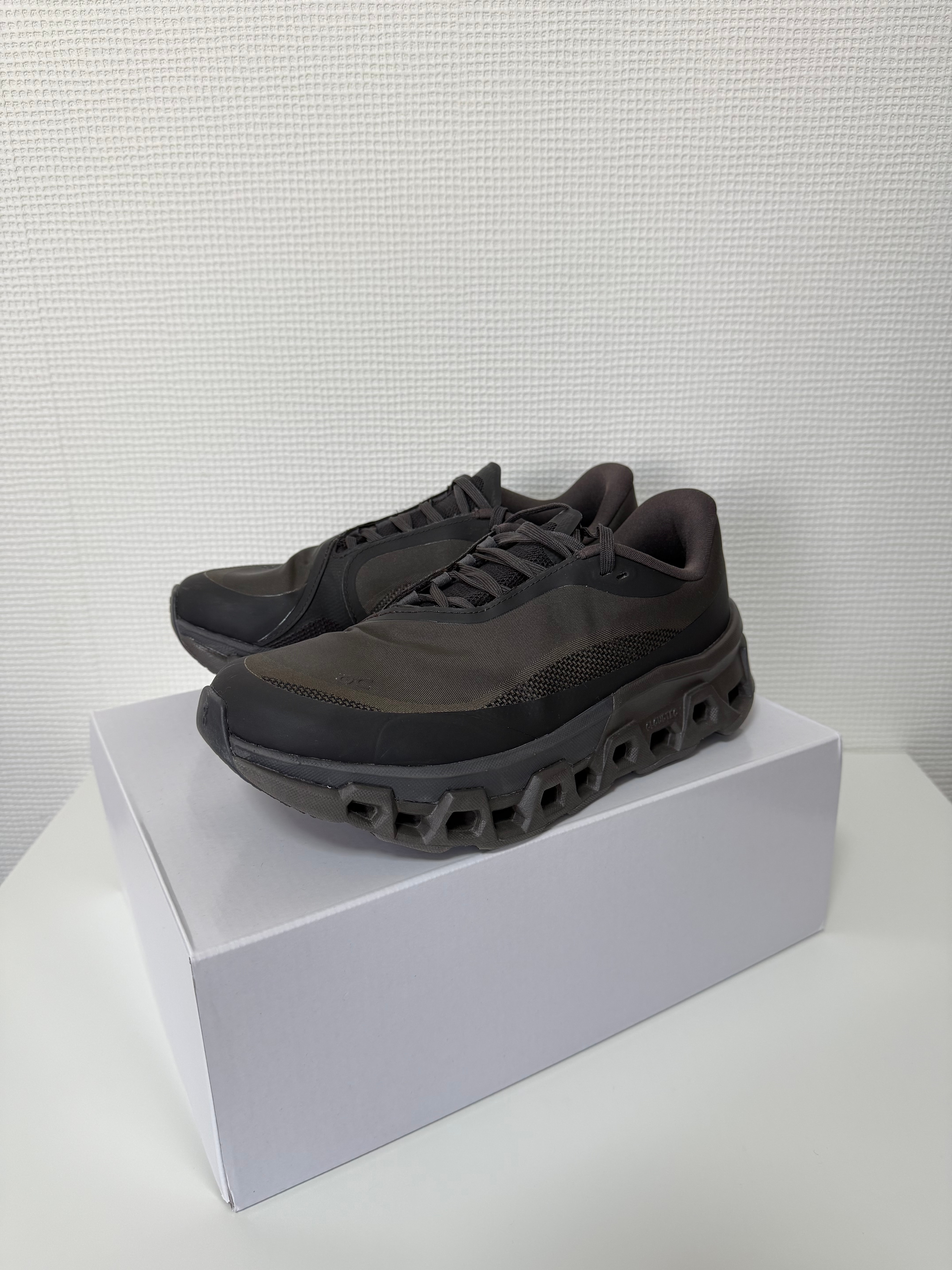 ポストアーカイブファクション × オン クラウドモンスター2 PAF "ソーン/ブラウン"