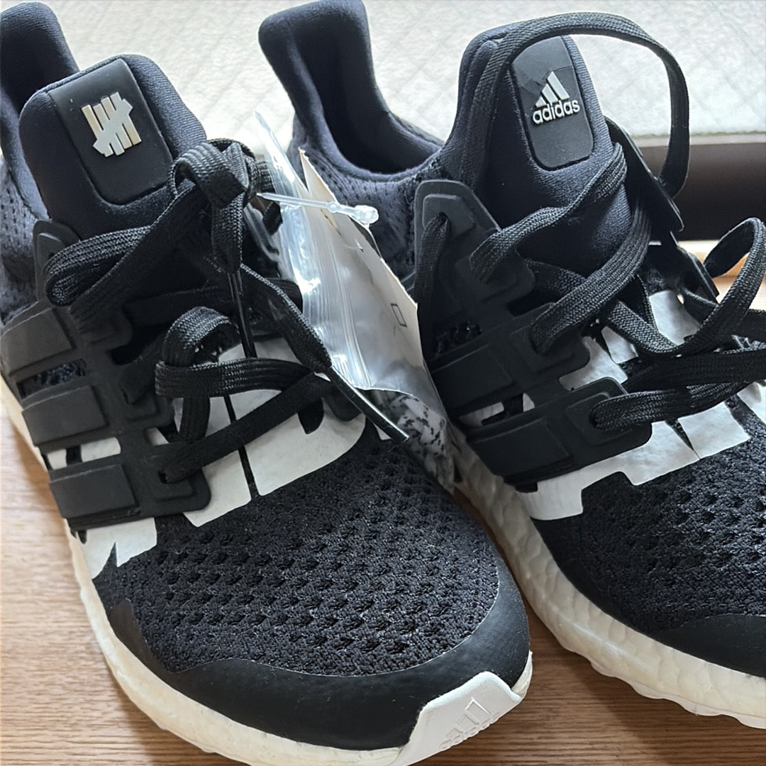 アンディフィーテッド × アディダス ウルトラブースト "ブラック/ホワイト"