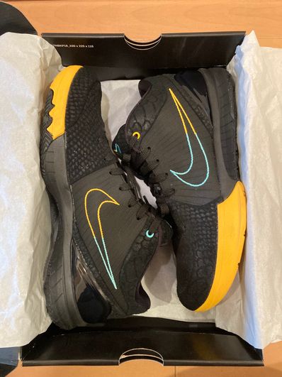 NIKE ZOOM KOBE 4 PROTRO "BLACK SNAKE TEXTURE"