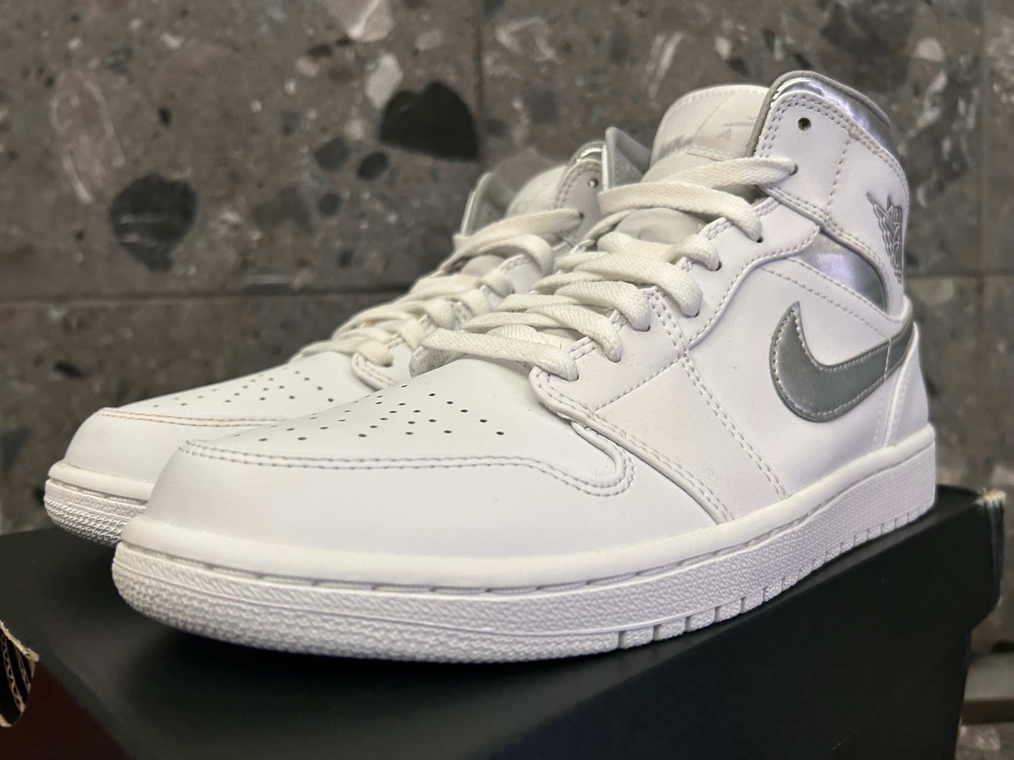 Nike Air Jordan 1 Retro Mid "Pure Money"