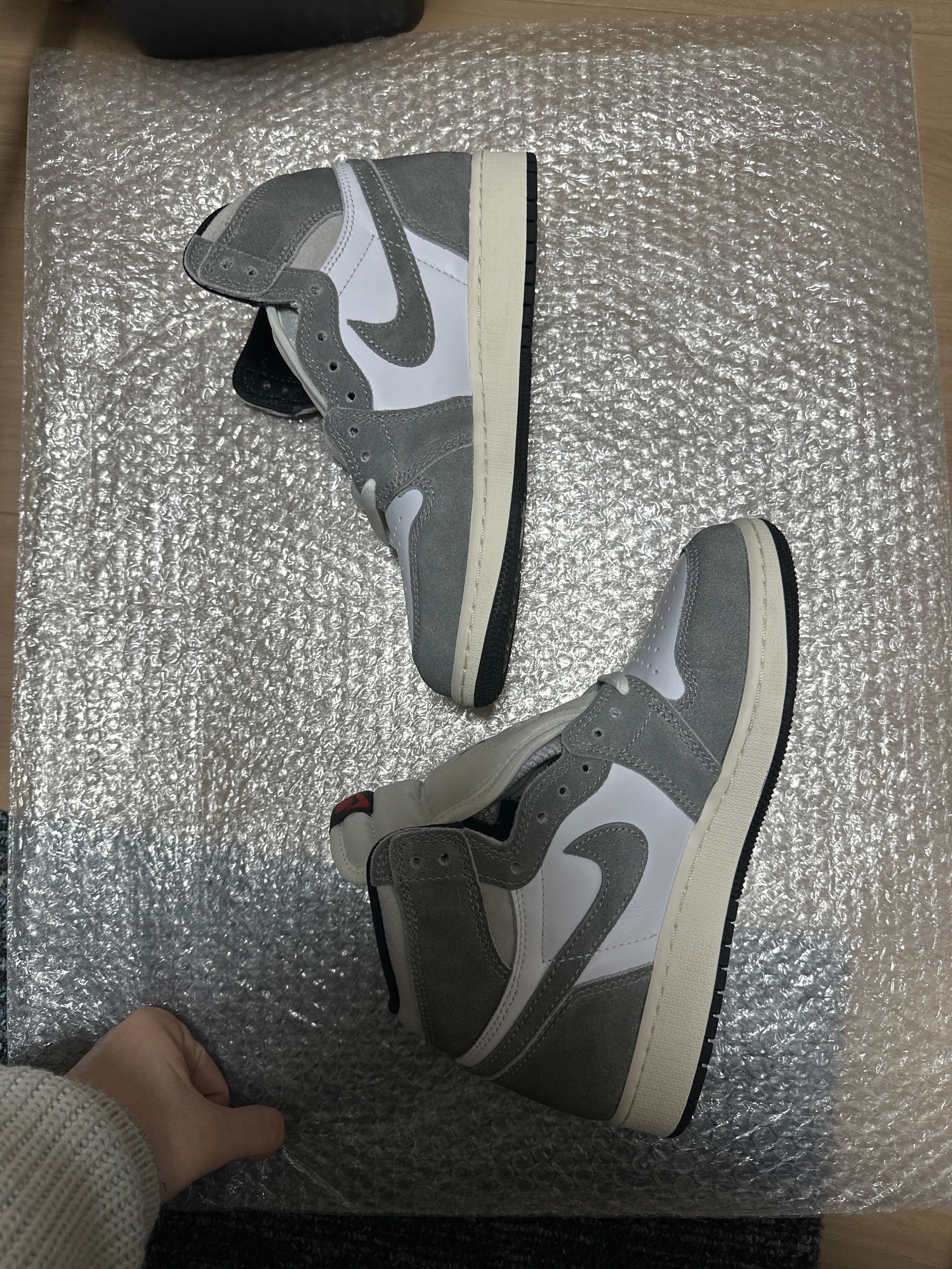 Nike GS Air Jordan 1 Retro High OG "Black and Smoke Grey"