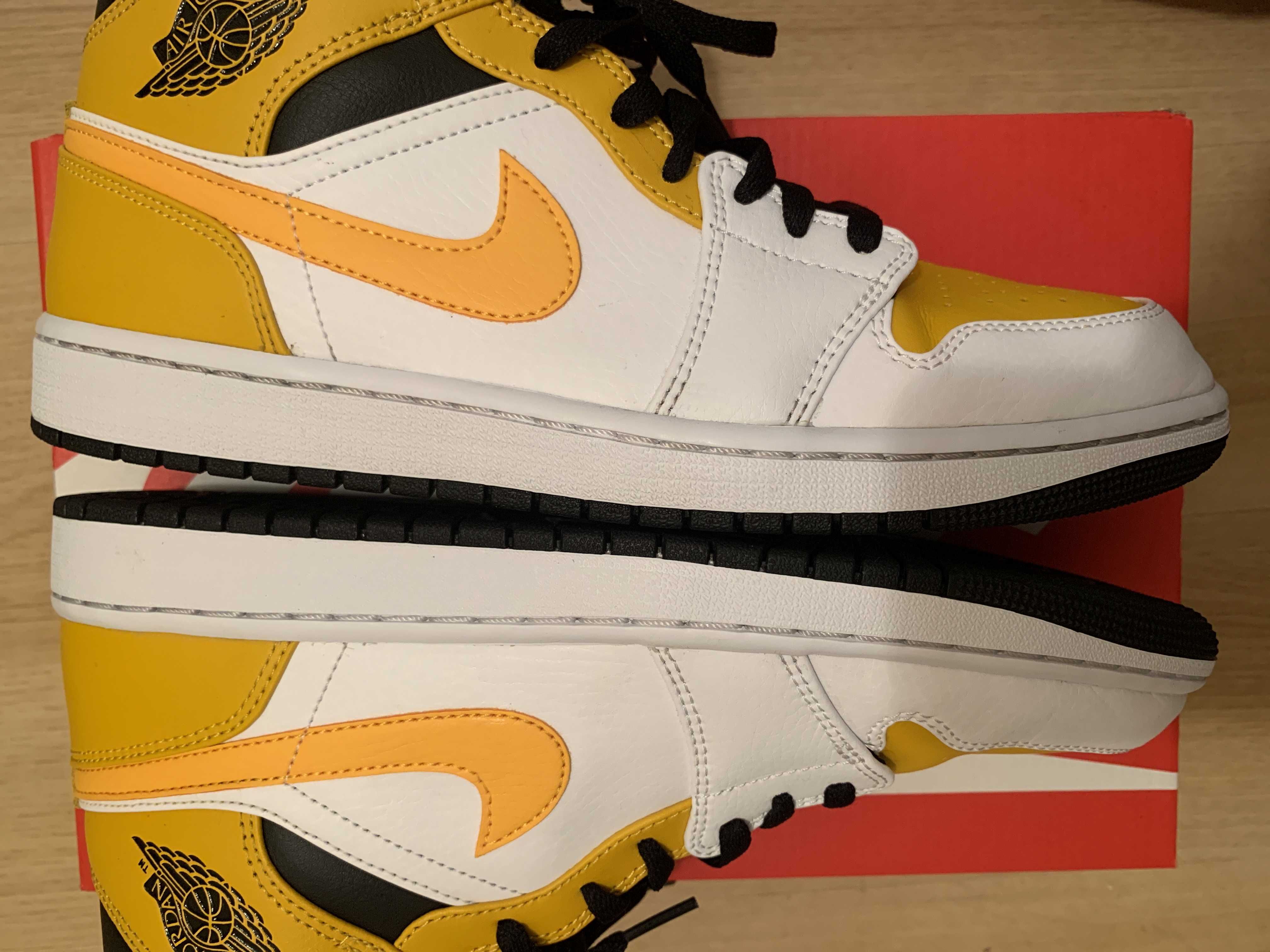 Nike Air Jordan 1 Mid "University Gold"  