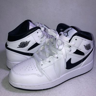 Nike GS Air Jordan 1 Mid "White/Black"