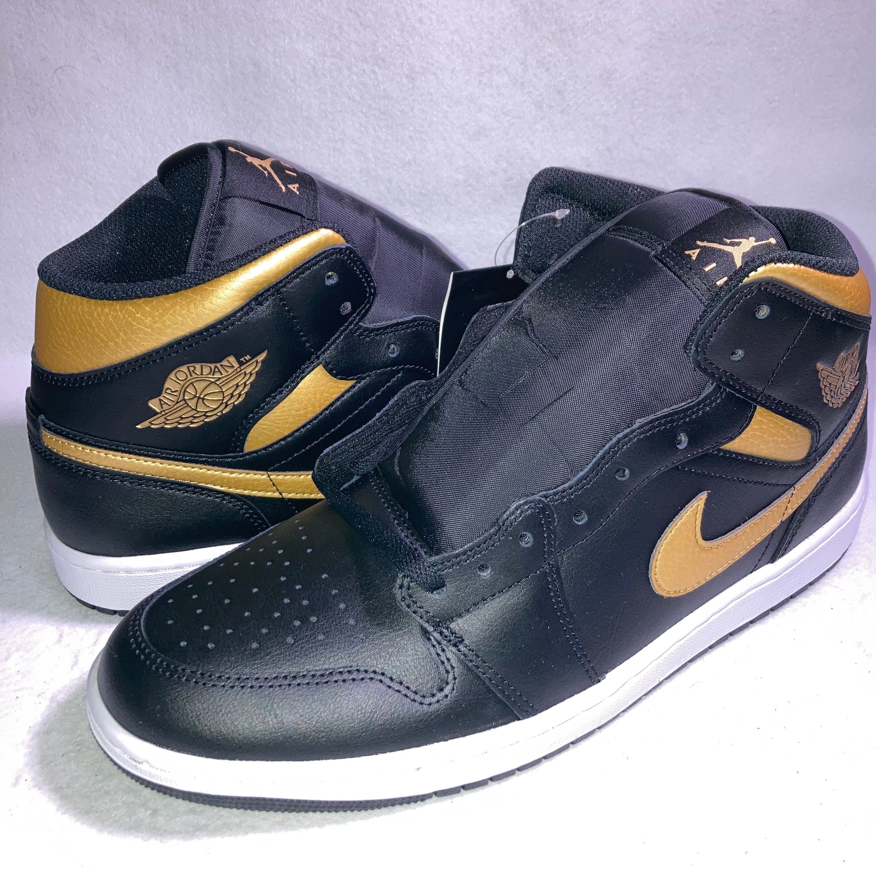 Nike Air Jordan 1 Mid "Black/Metallic Gold"