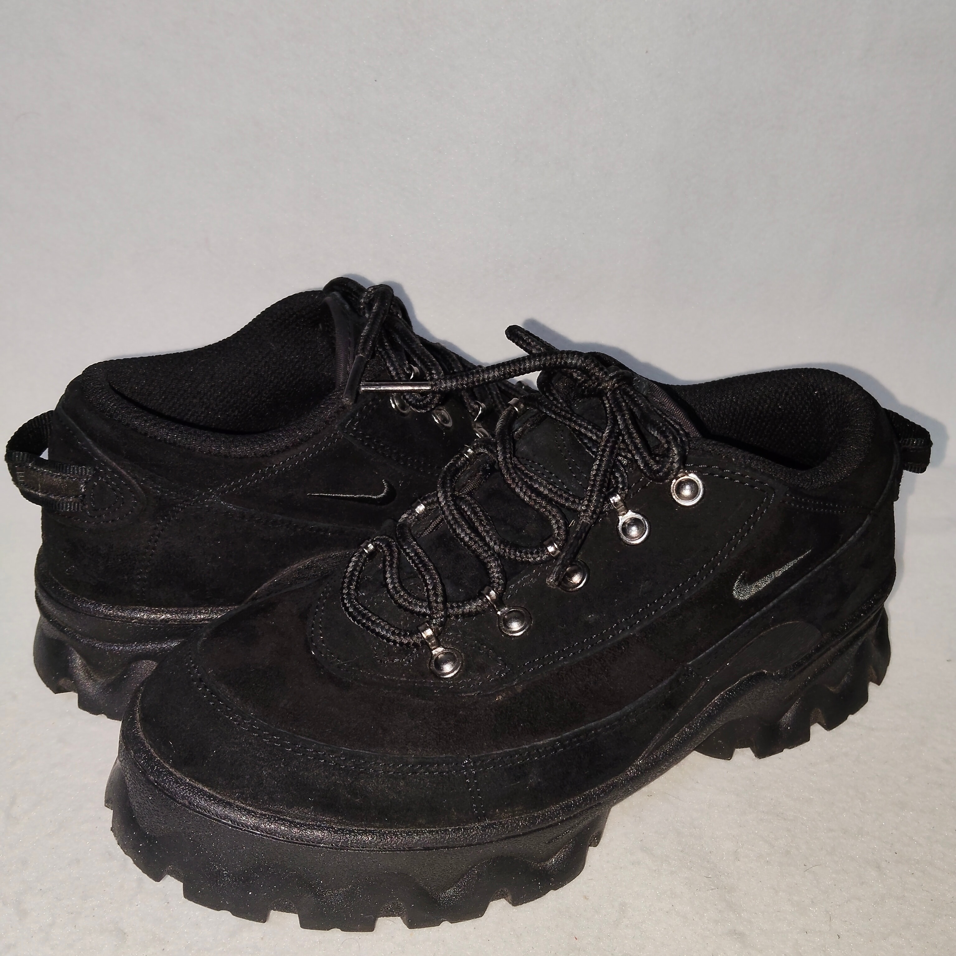 Nike Women's Lahar Low "Black"