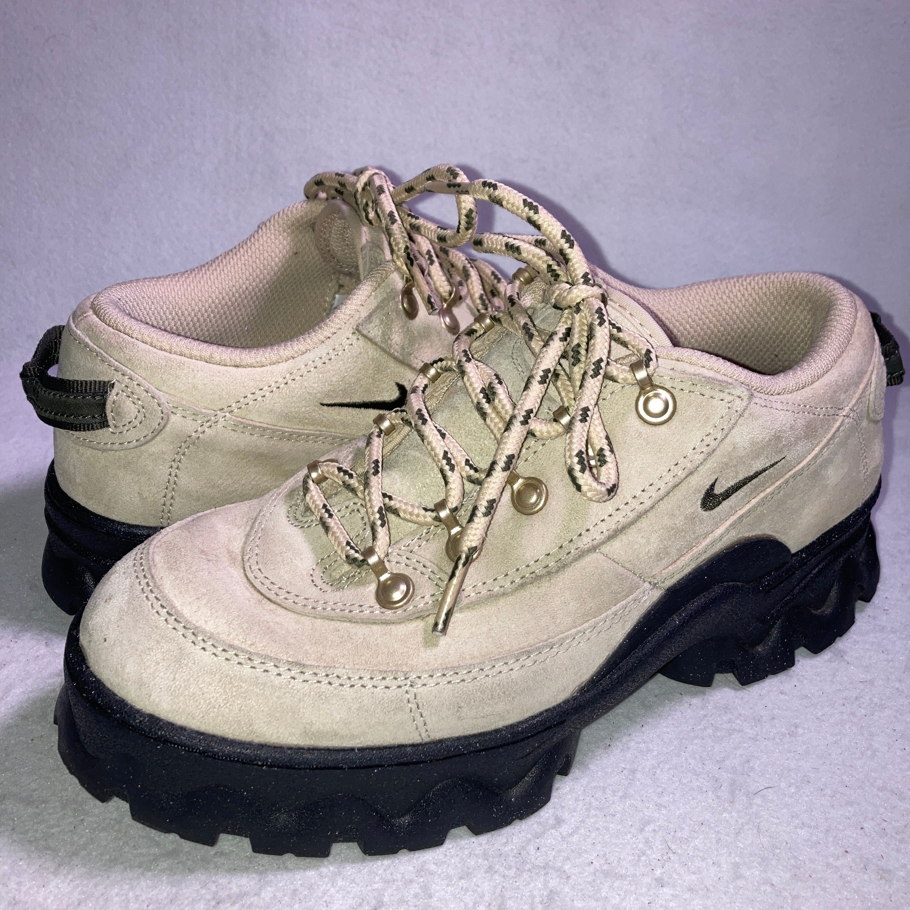 Nike Women's Lahar Low 