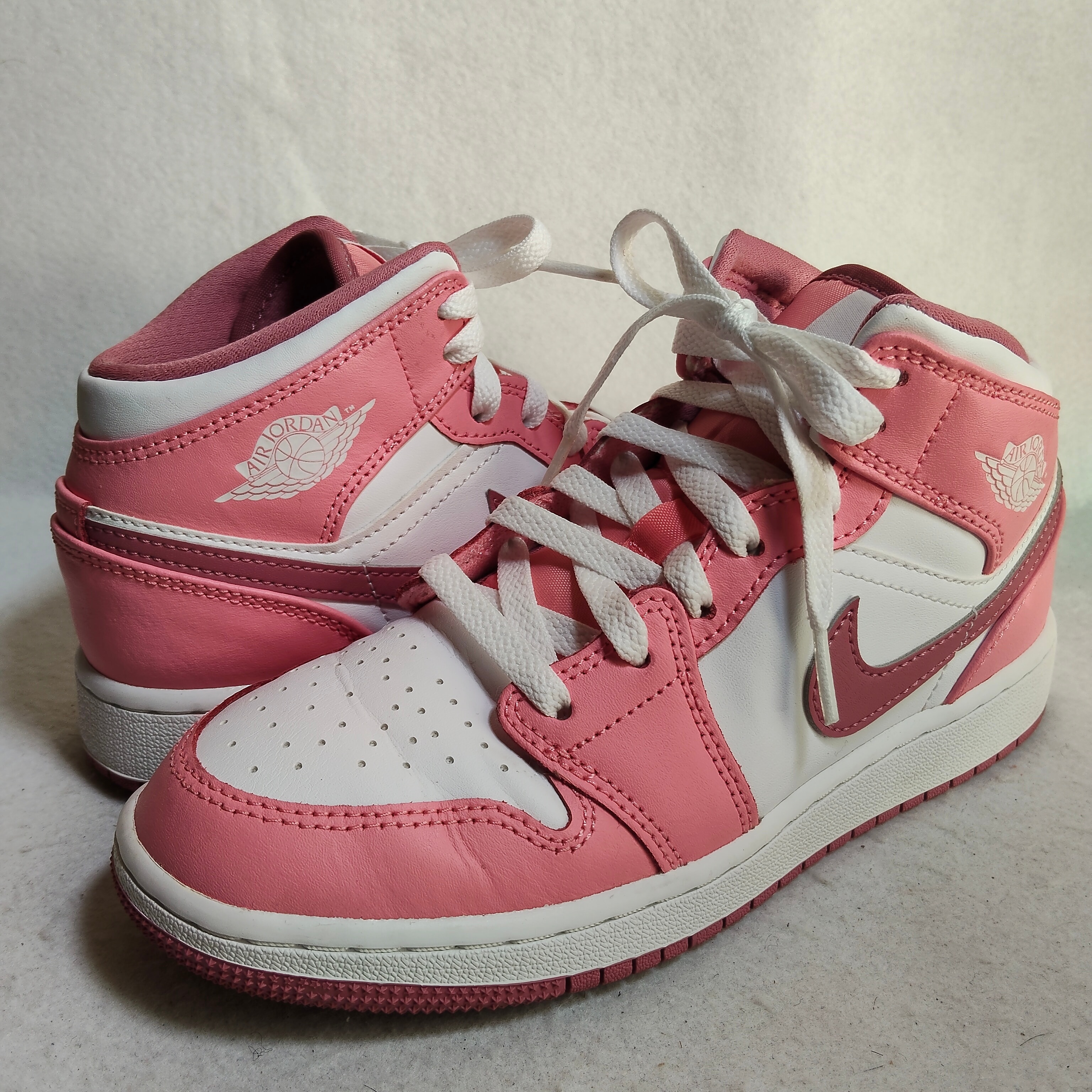 Nike GS Air Jordan 1 Mid "Coral Chalk/White/Desert Berry"