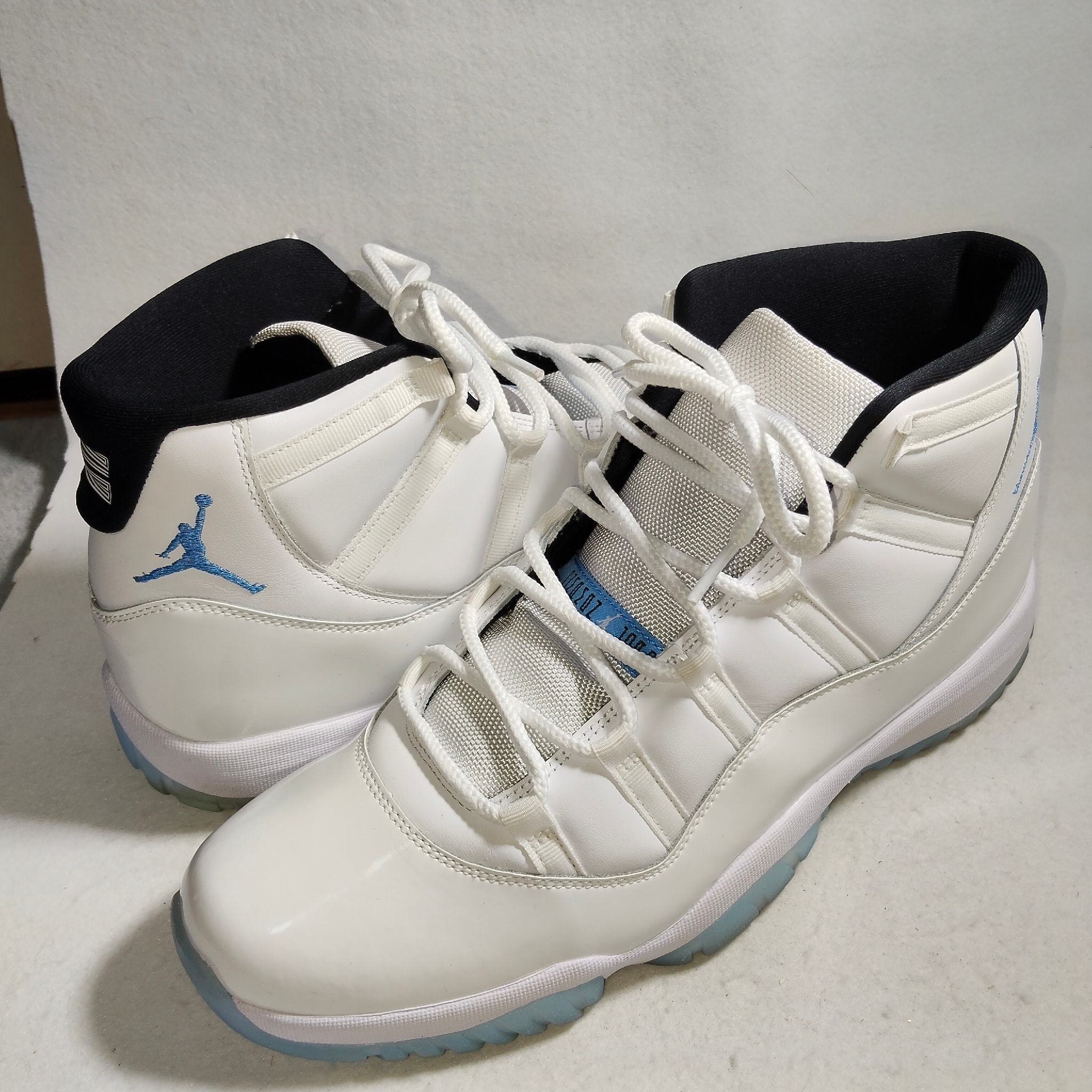 Nike Air Jordan 11 Retro "White/Legend Blue"